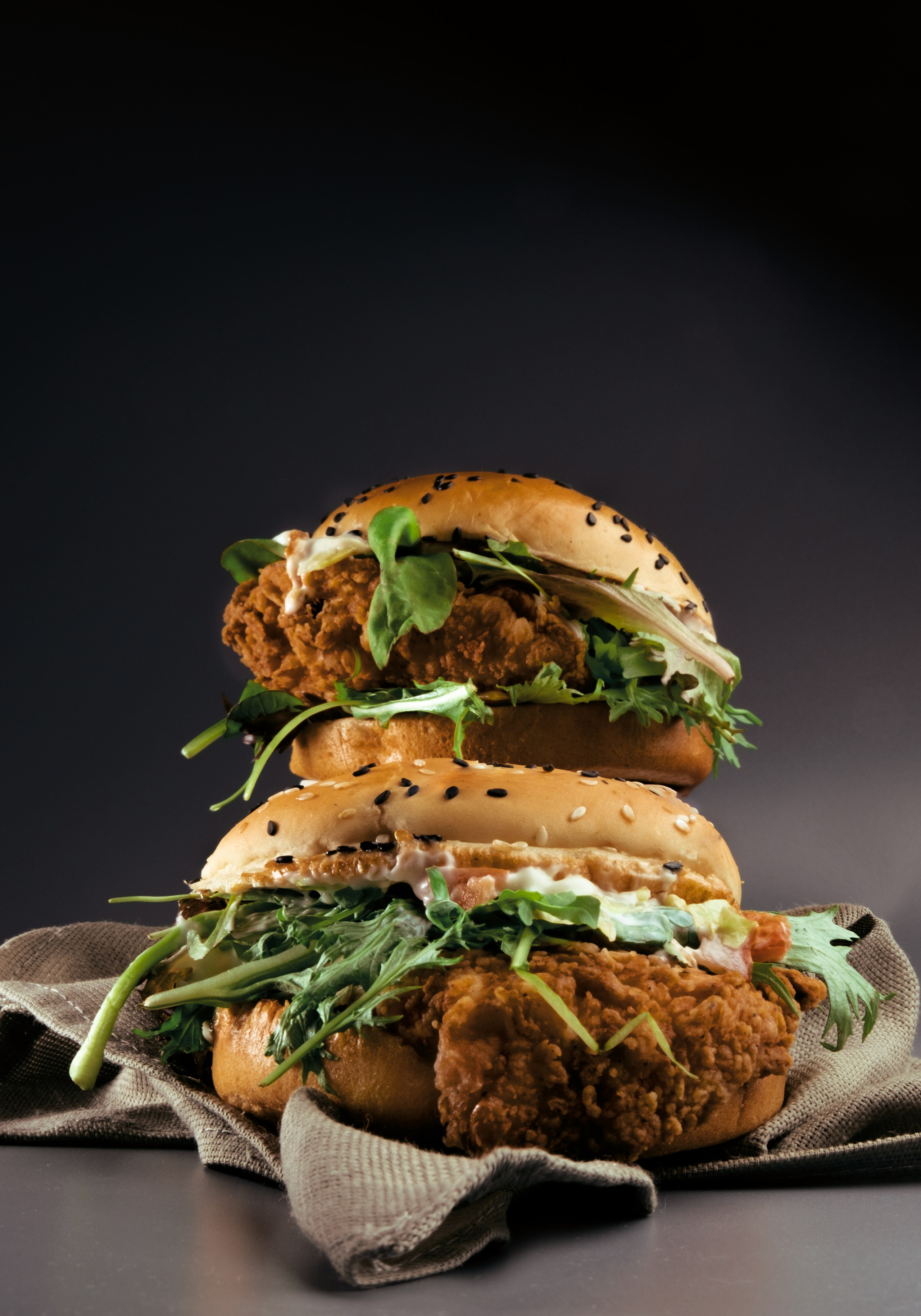 Фуд съёмка на черном фоне. Я  фотограф. Работаю в городе Москва,