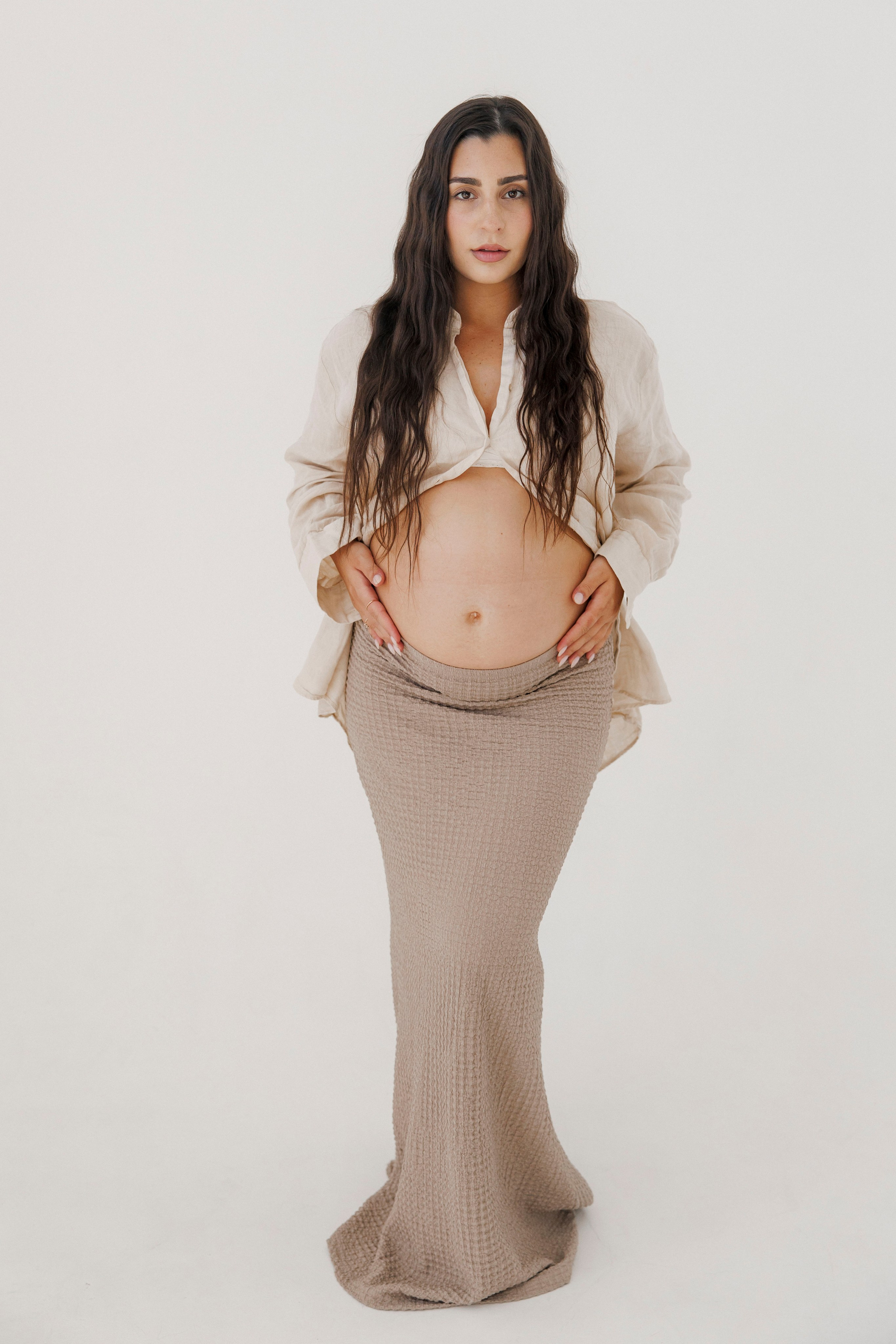 Pregnancy photoshoot inside the Grey Studio. Главная