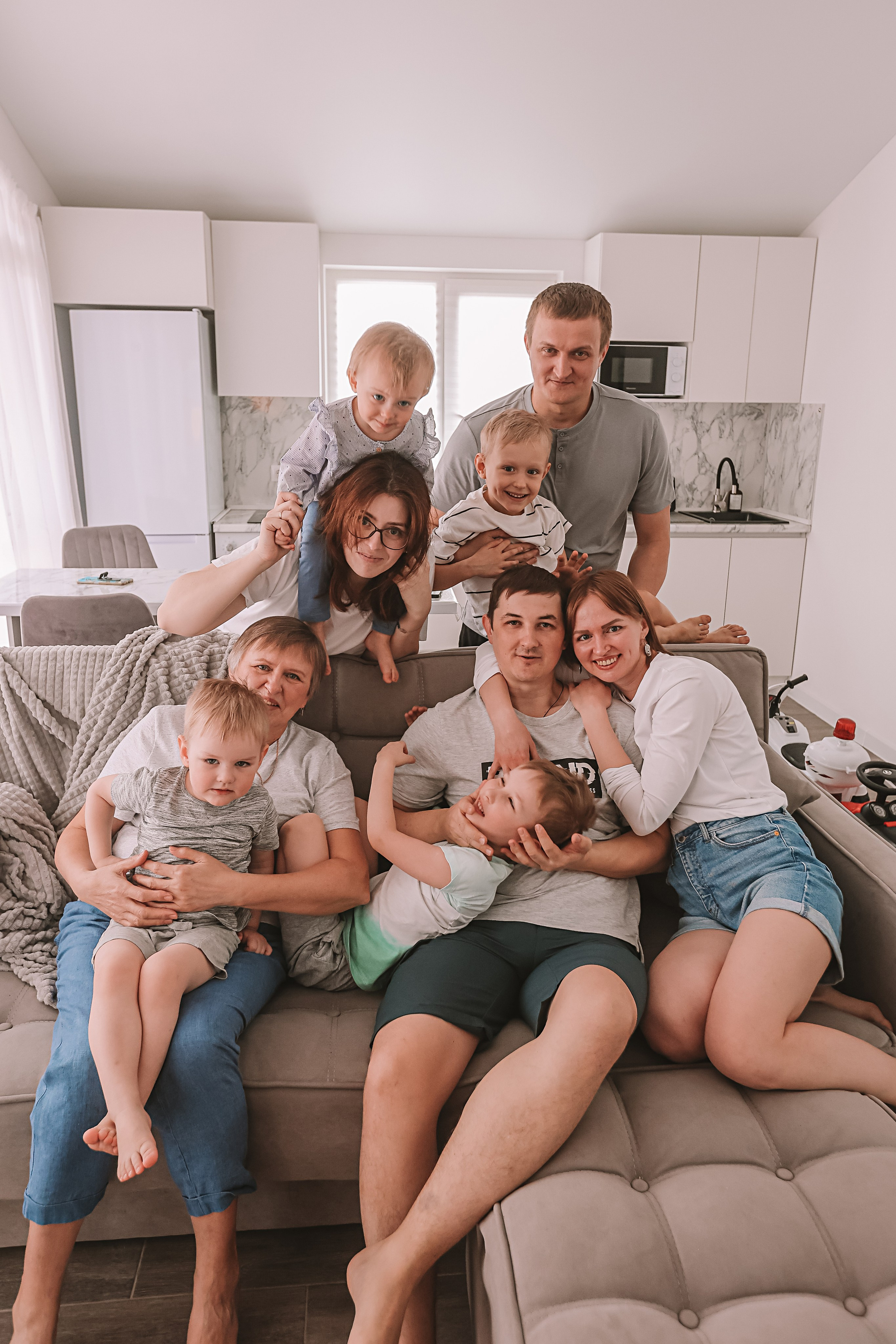 Семейная в домике (репортаж). Семейный фотограф Тюмень, фотограф на роды Салмина Мария