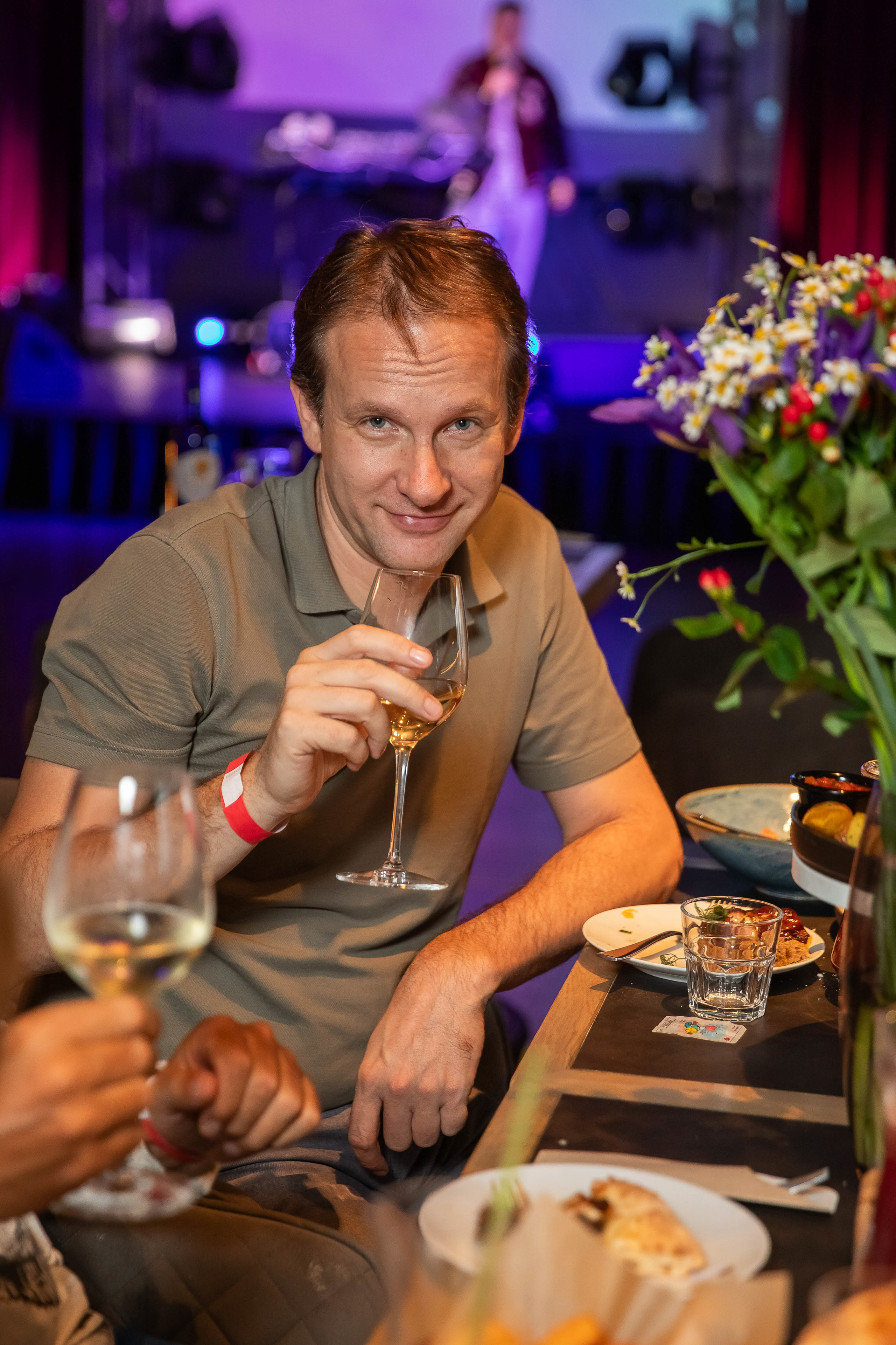 Отпетые мошенники в Mouse House. NesterovaMaria.ru