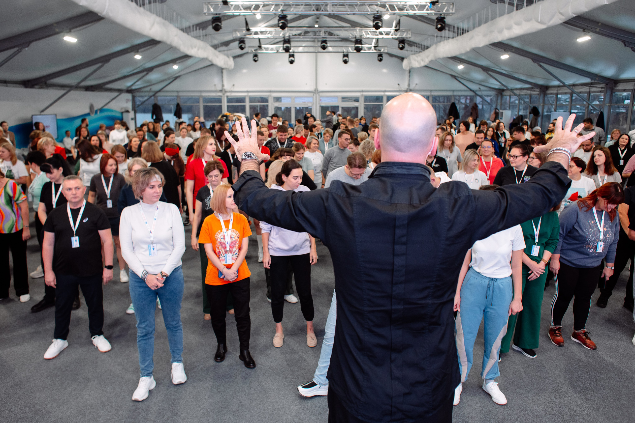 Утренняя зарядка с Евгением Папунаишвили.