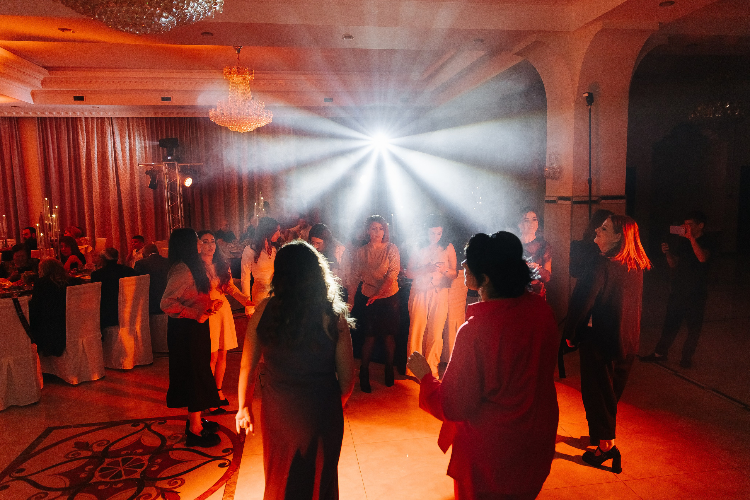 Ани и Назели. 35&5 День рождения, «Янтарь». Фотограф в Красноярске Надежда Воскресенская