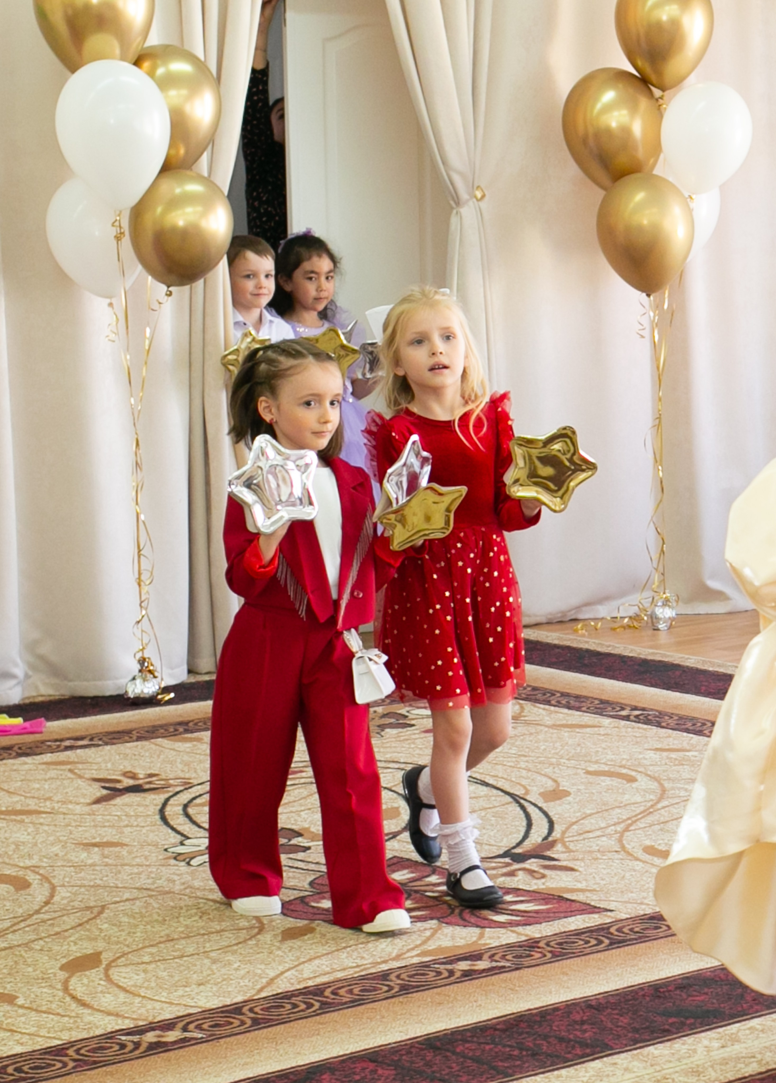 Выпускные и Утренники. Фотограф новорожденных и семейный фотограф НСО г. Бердск Марина Львова