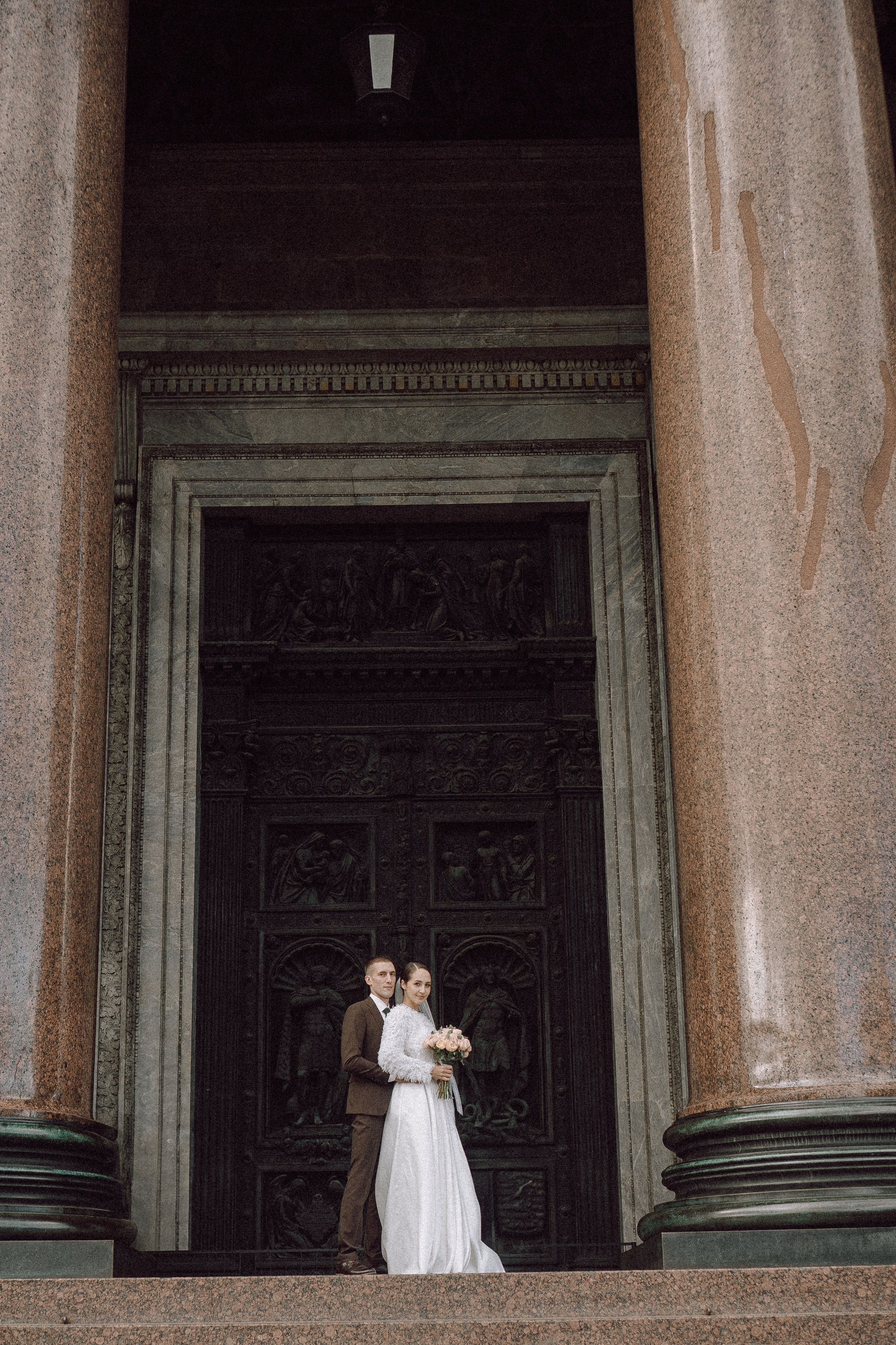 СВАДЕБНАЯ ПРОГУЛКА В САНТК-ПЕТЕРБУРГЕ (ИСАКИЕВСКИЙ СОБОР, ЗИМНЯЯ КАНАВКА, ЭРМИТАЖ И БОЛЬШАЯ МОРСКАЯ УЛИЦА). Профессиональный фотограф, Санкт-Петербург — Виктория Богомолова