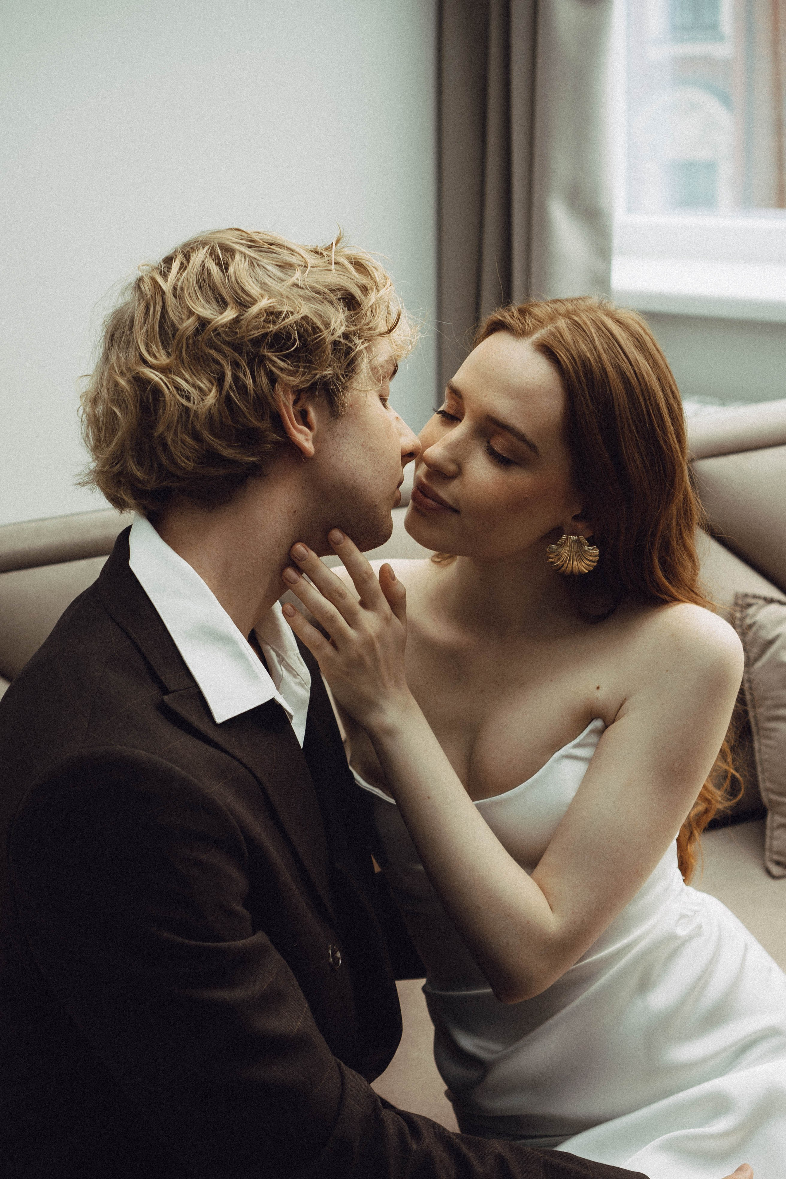 СВАДЕБНАЯ СЬЕМКА В ОТЕЛЕ. СБОРЫ ЖЕНИХА И НЕВЕСТЫ И ТАКЖЕ ТОР И ПОДГОТОВКА К ПРОГУЛКЕ. Профессиональный фотограф, Санкт-Петербург — Виктория Богомолова