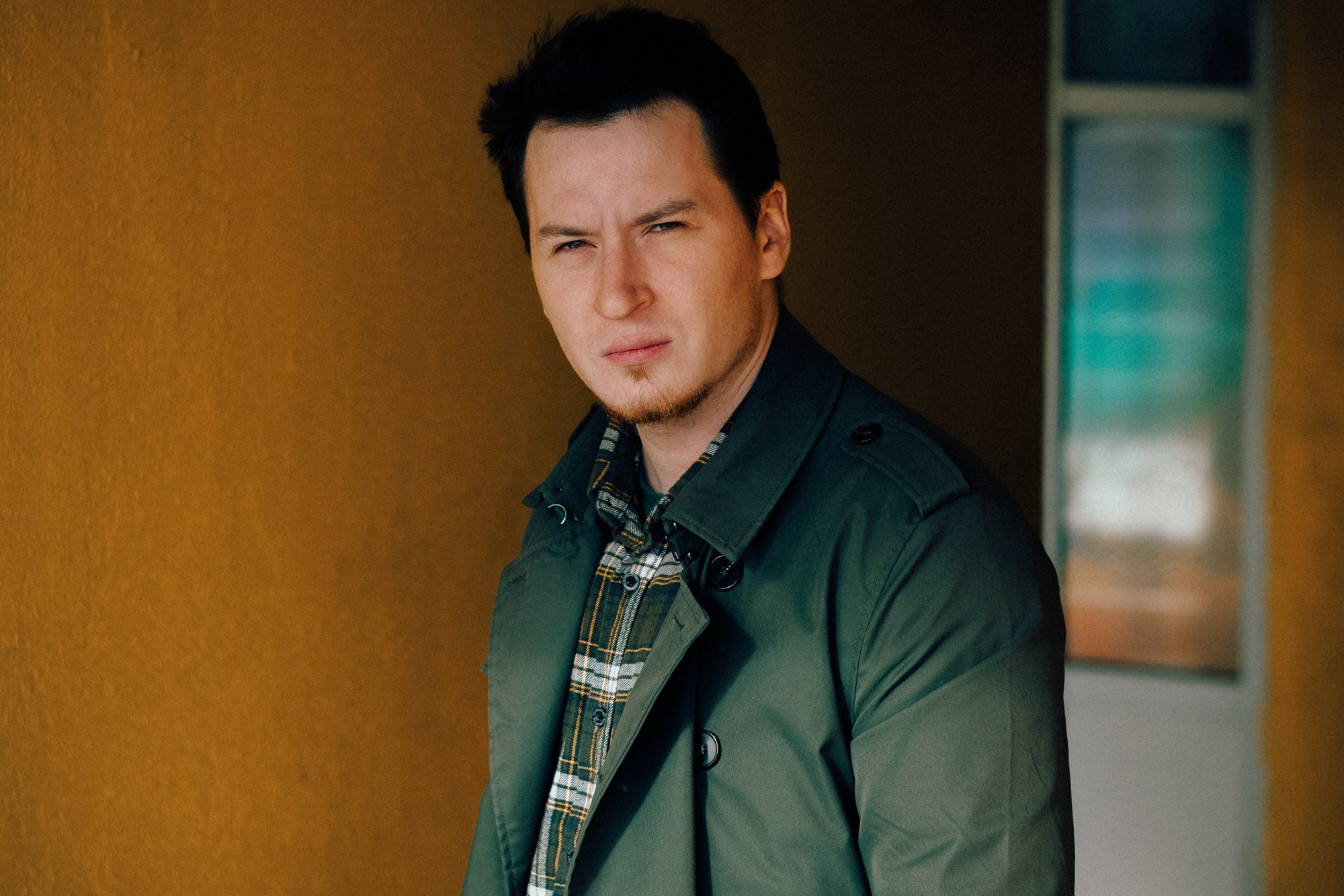 Фотограф Тюмень Дарья Мустафина — Мужская фотосессия на улицах Тюмени. Портретный фотограф Тюмень Дарья Мустафина