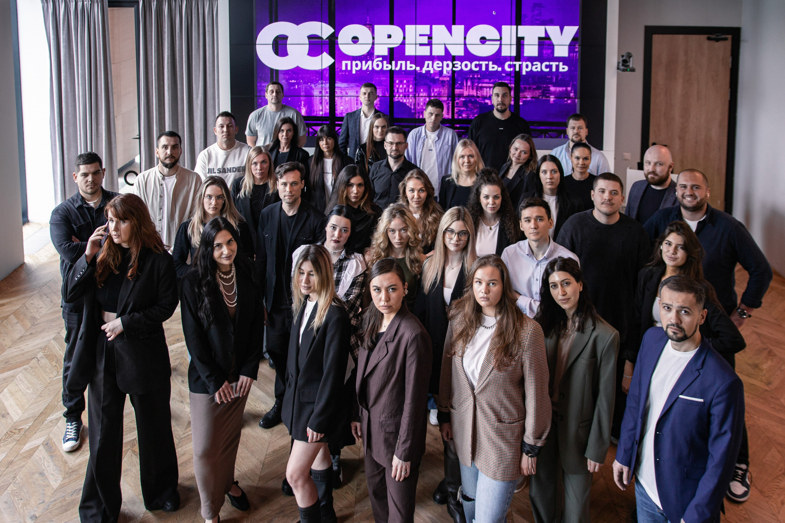 Планерка компании недвижимости. Фотограф Москва — личные фотосессии, лавстори в студии