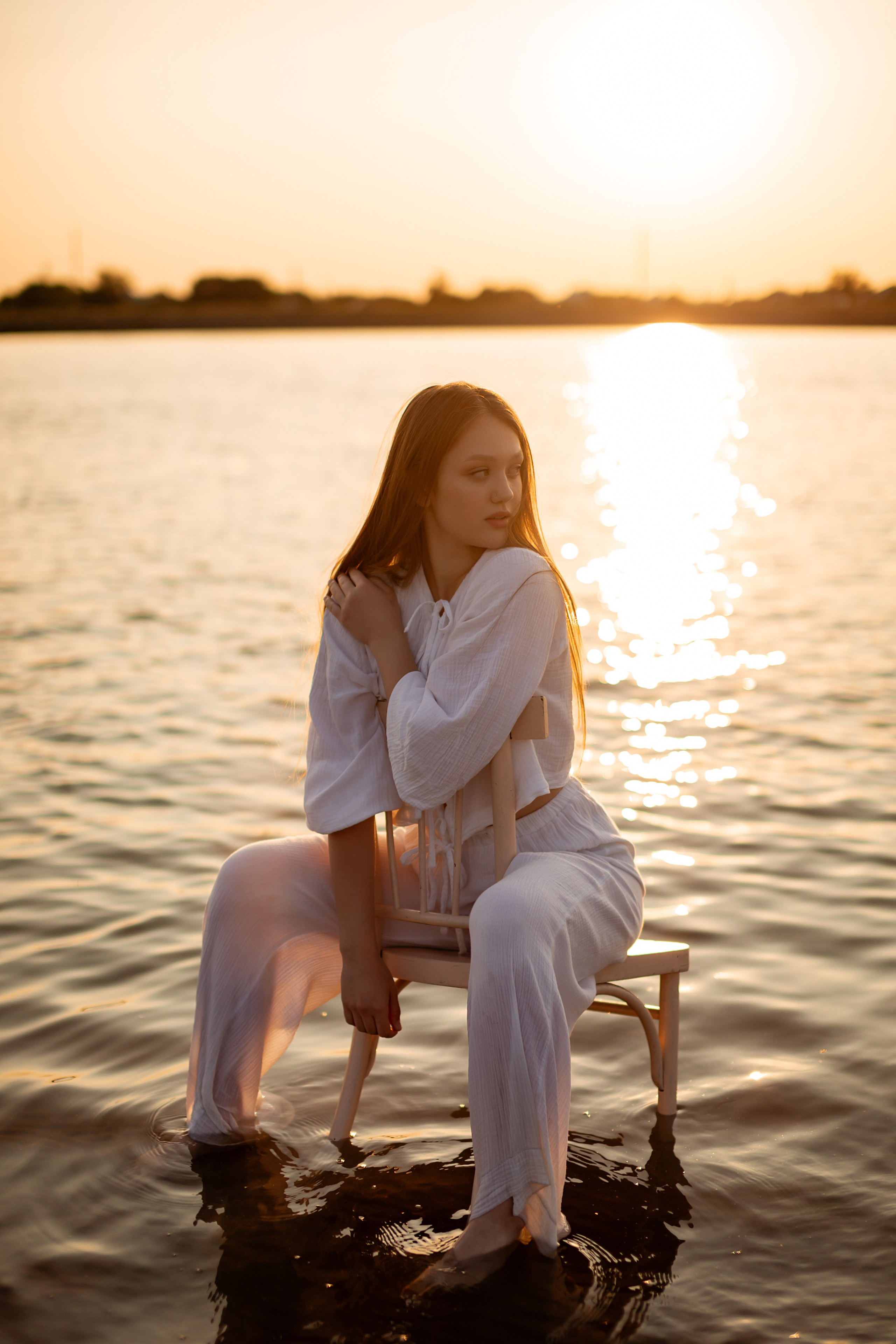 У воды. Https://malovafoto.ru