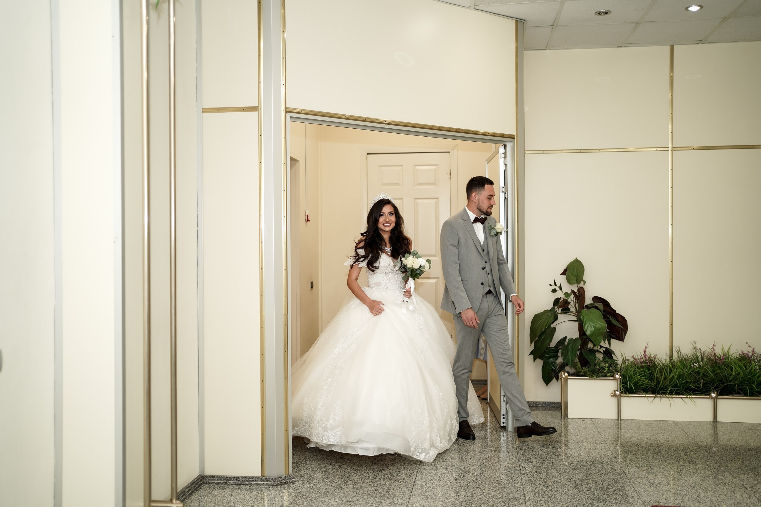 Фотосессия в ЗАГСе Ленинского района в Ростове-на-Дону. Фотограф Алёна Чёботова. Свадебный фотограф в Ростове-на-Дону. Таинство Крещения и Венчания, семейные фотосессии. Алёна Чёботова