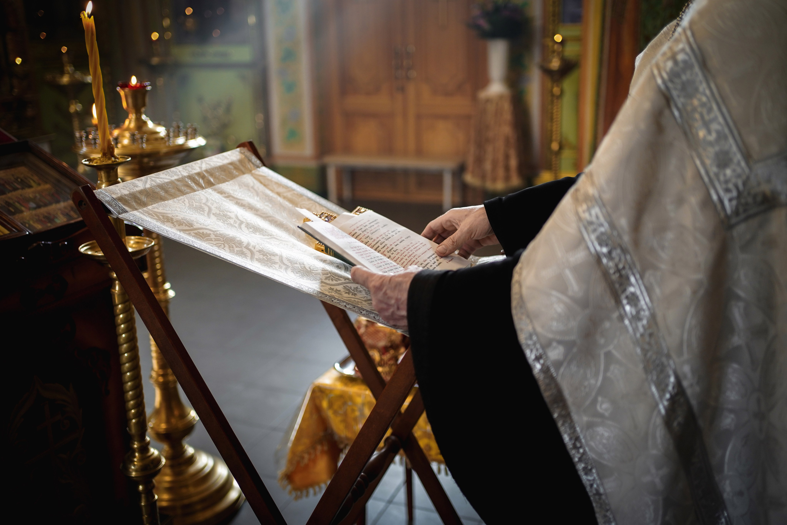 Венчание в Троицком храме. Свадебный фотограф в Ростове-на-Дону. Таинство Крещения и Венчания, семейные фотосессии. Алёна Чёботова