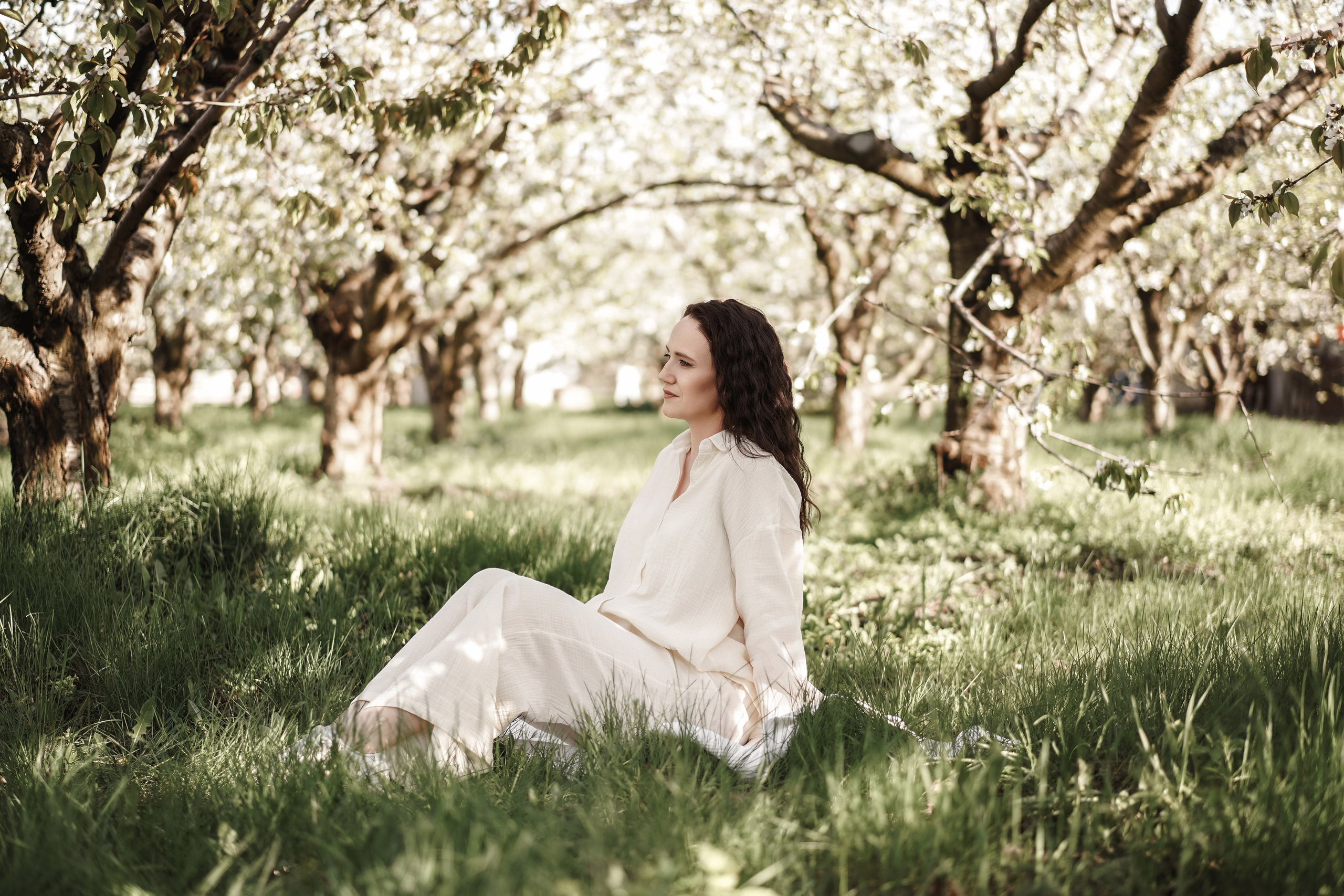 Семейная фотосессия на цветущих садах. Свадебный фотограф в Ростове-на-Дону. Таинство Крещения и Венчания, семейные фотосессии. Алёна Чёботова