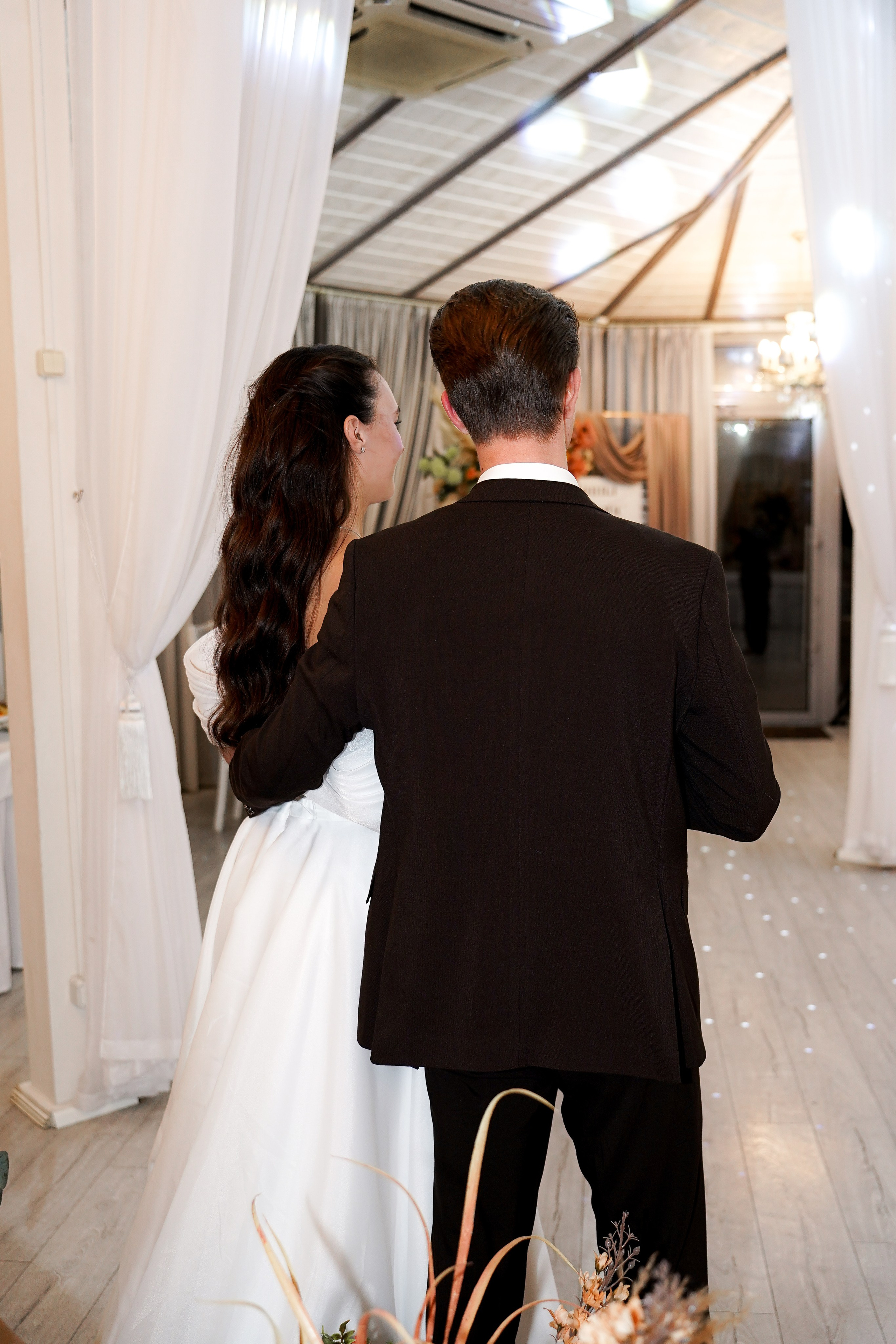 Свадебный банкет в беседке. Свадебный фотограф в Ростове-на-Дону. Таинство Крещения и Венчания, семейные фотосессии. Алёна Чёботова