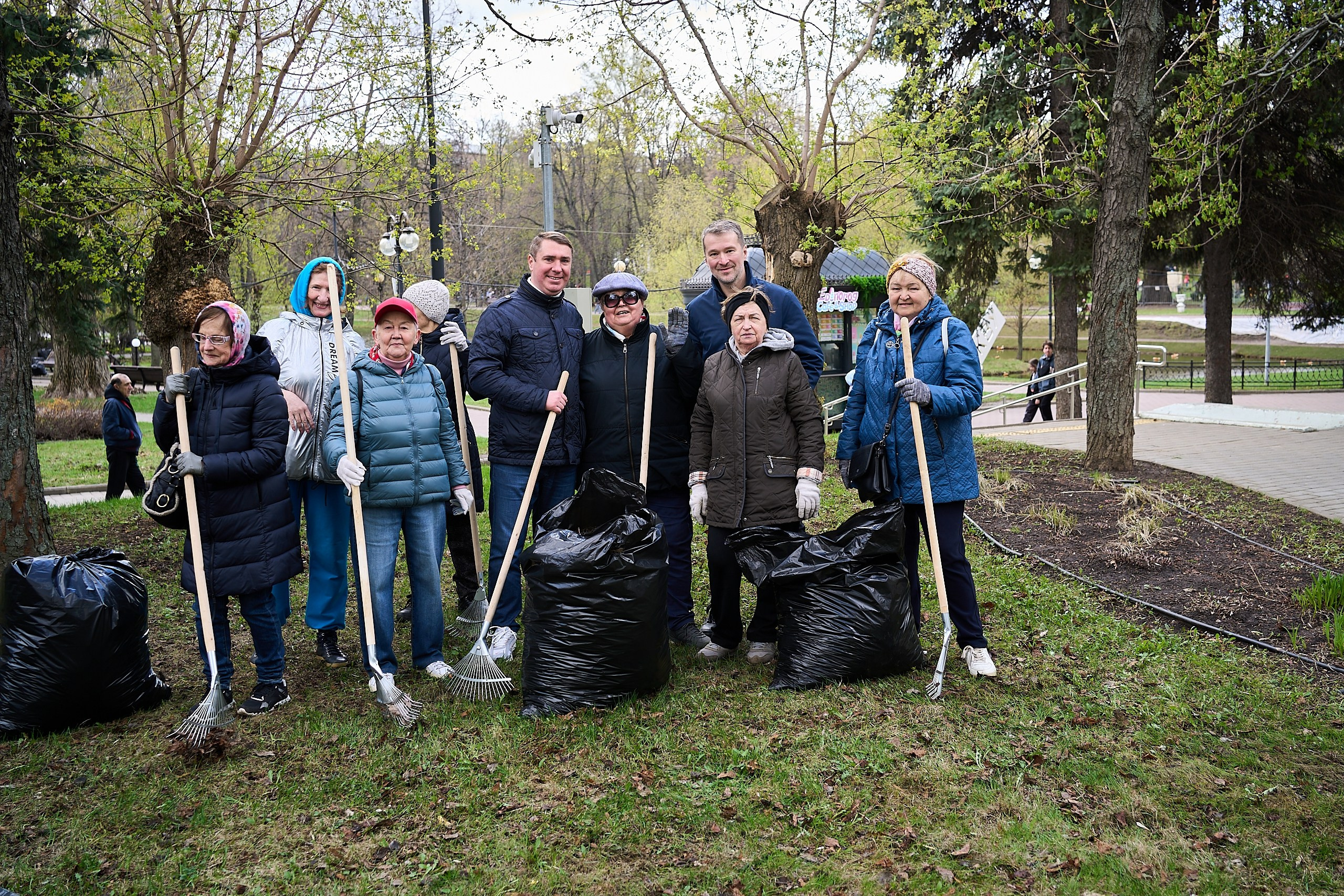 Субботник у Управления делами Мэра и Правительства Москвы. Фотограф и Видеограф в Москве. Олег Корушев