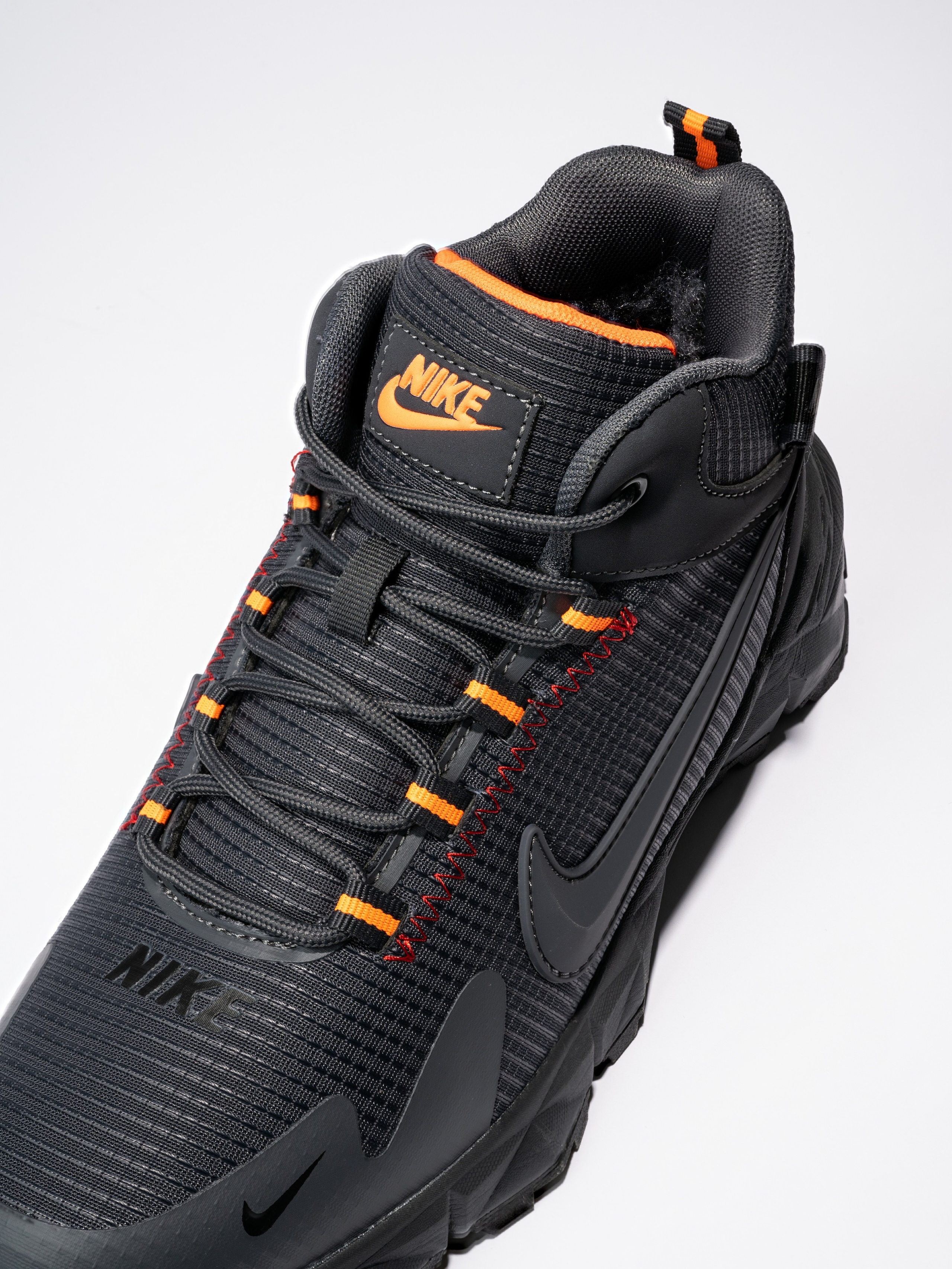 2023.10.24 — Фото кроссовок. Студия рекламной и предметной съемки товаров WELKO Studio