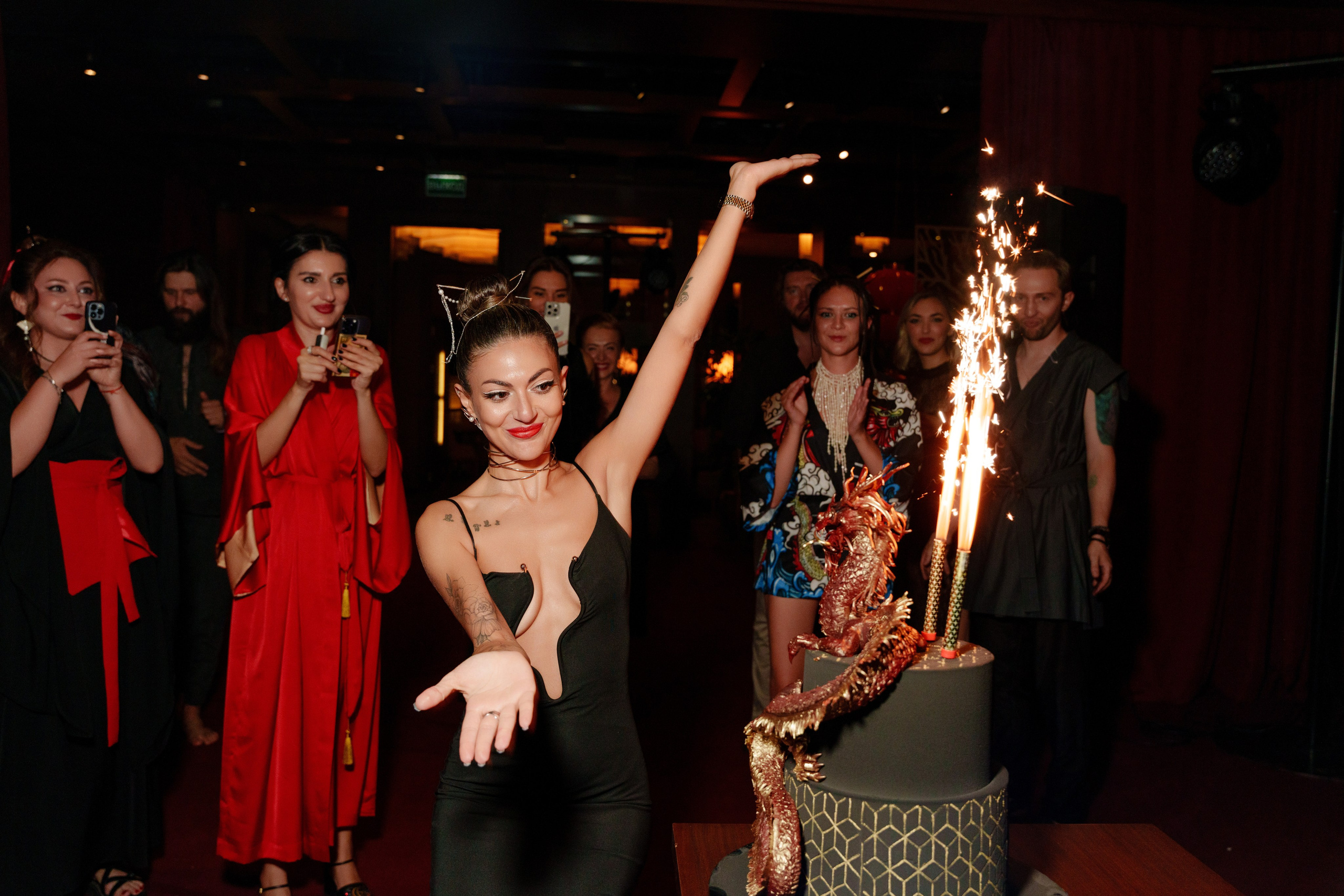 Репортажный фотограф на день рождения в ресторане KAI. Репортажный фотограф Москва Сергей Дружинин