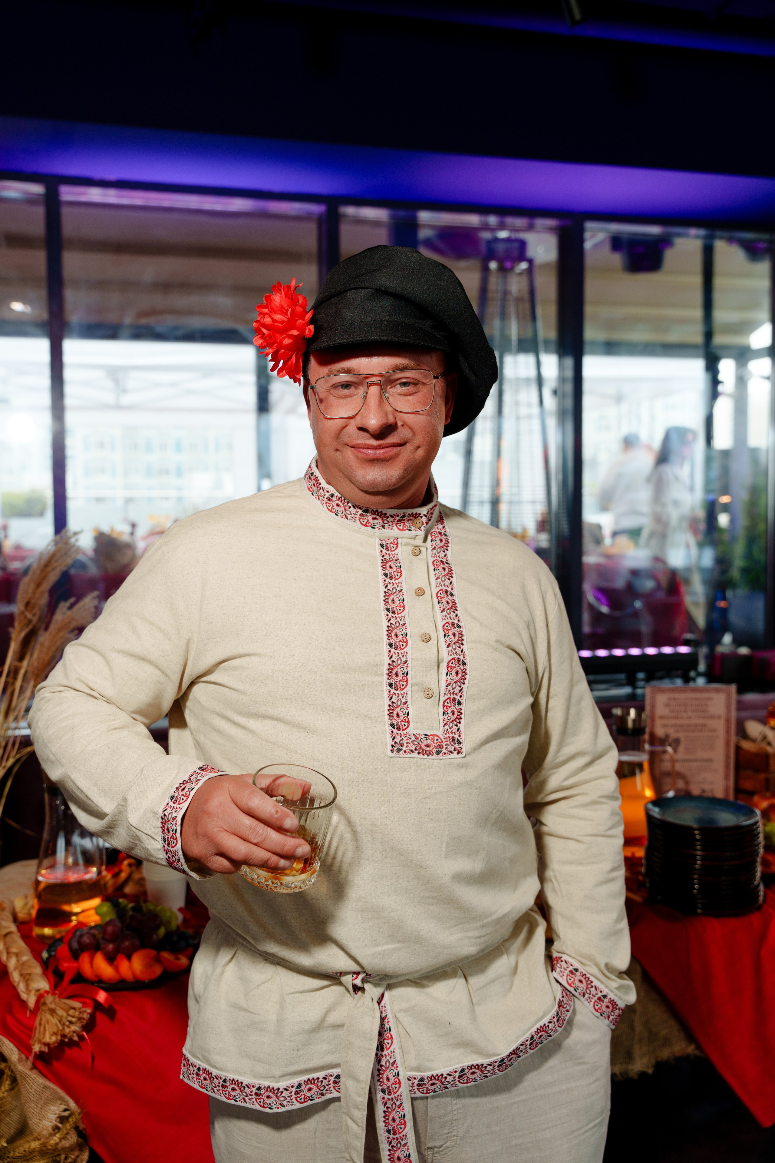 Репортажный фотограф на гендер пати в славянском стиле в Москве. Репортажный фотограф Москва Сергей Дружинин