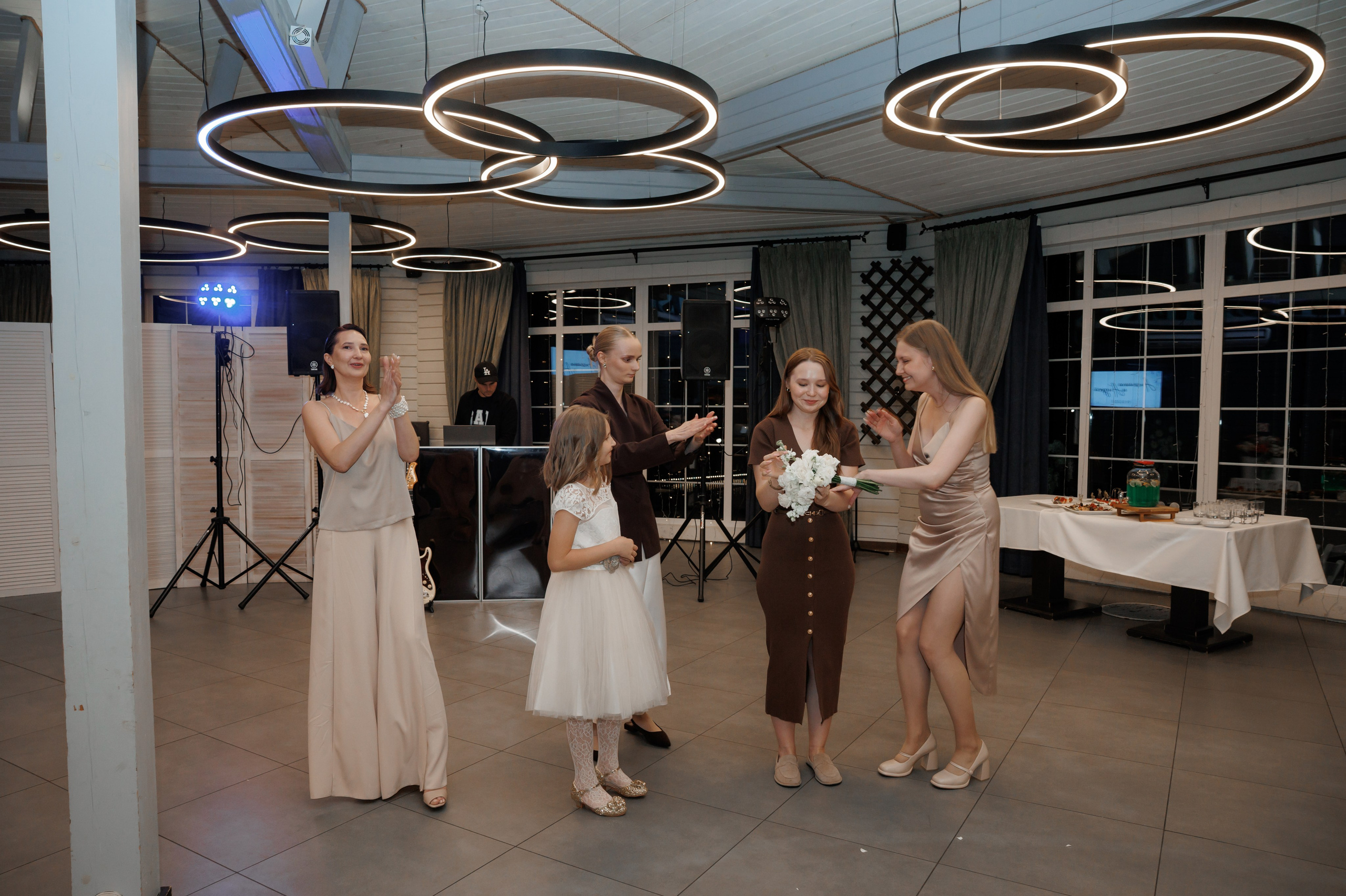 Регистрация в отеле Fish Point, ЗАГС Бутово, прогулка в Остафьево. Свадебный и репортажный фотограф (Москва, Королев и другие)