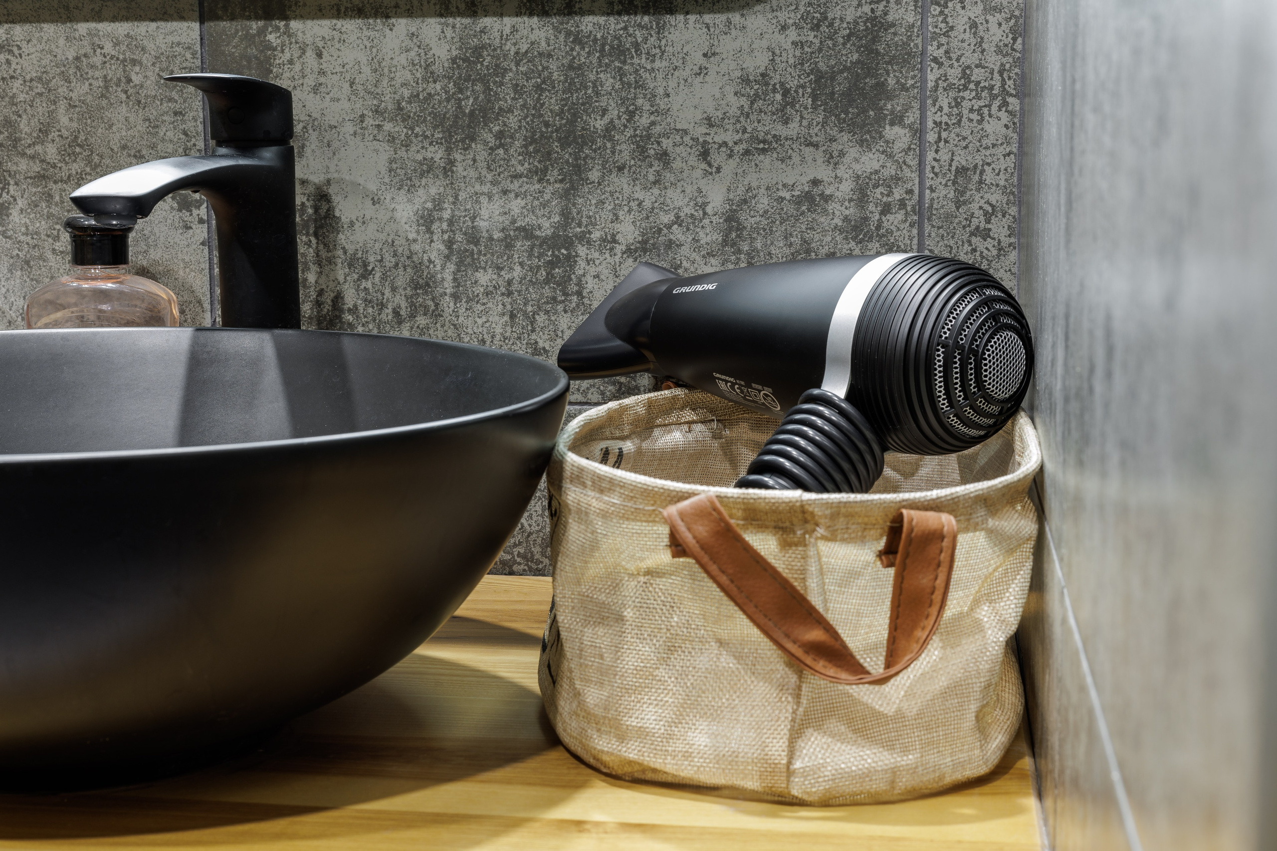 Студия, Полтавская ул