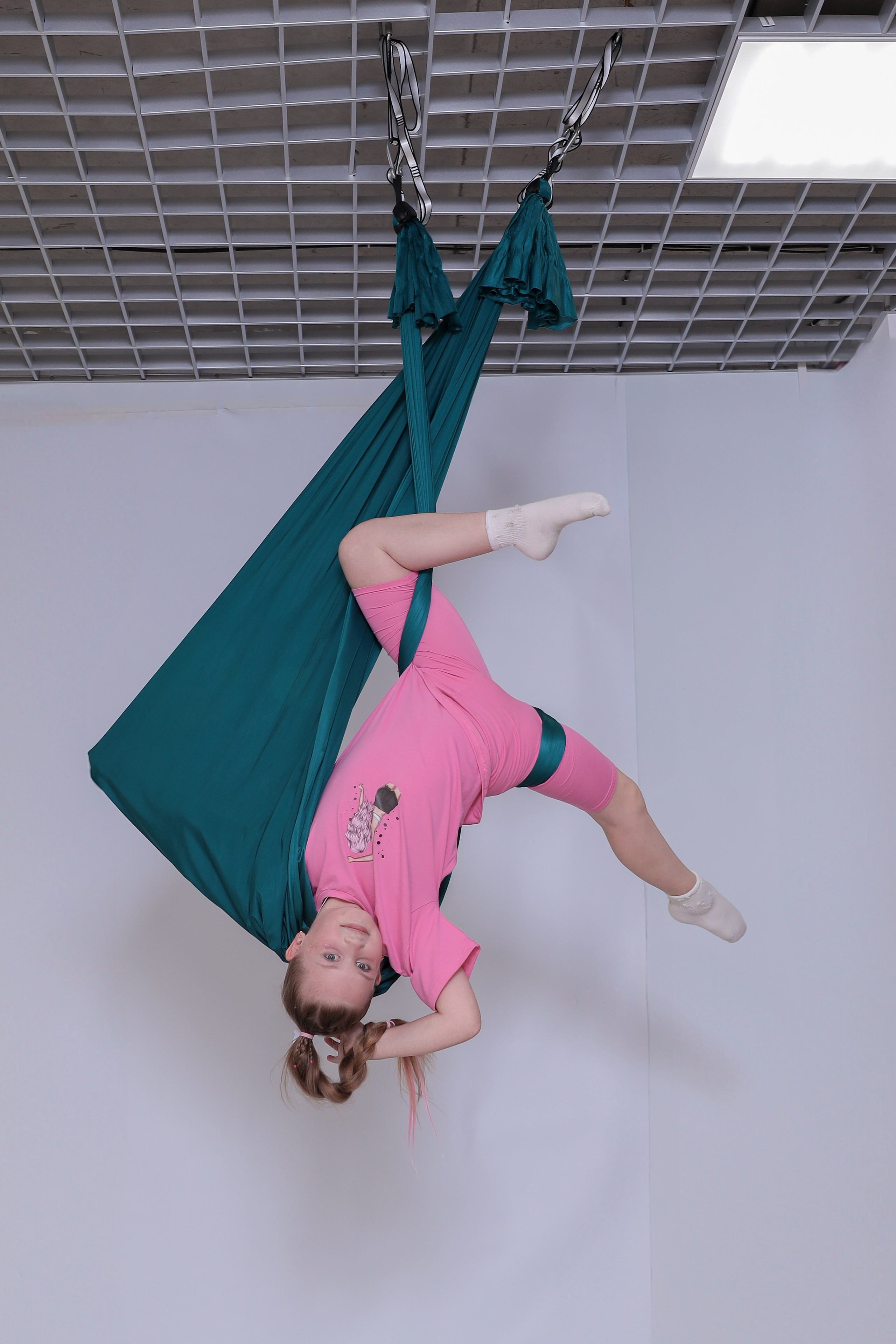 Детская аэройога. Фотограф Надршина Лилия