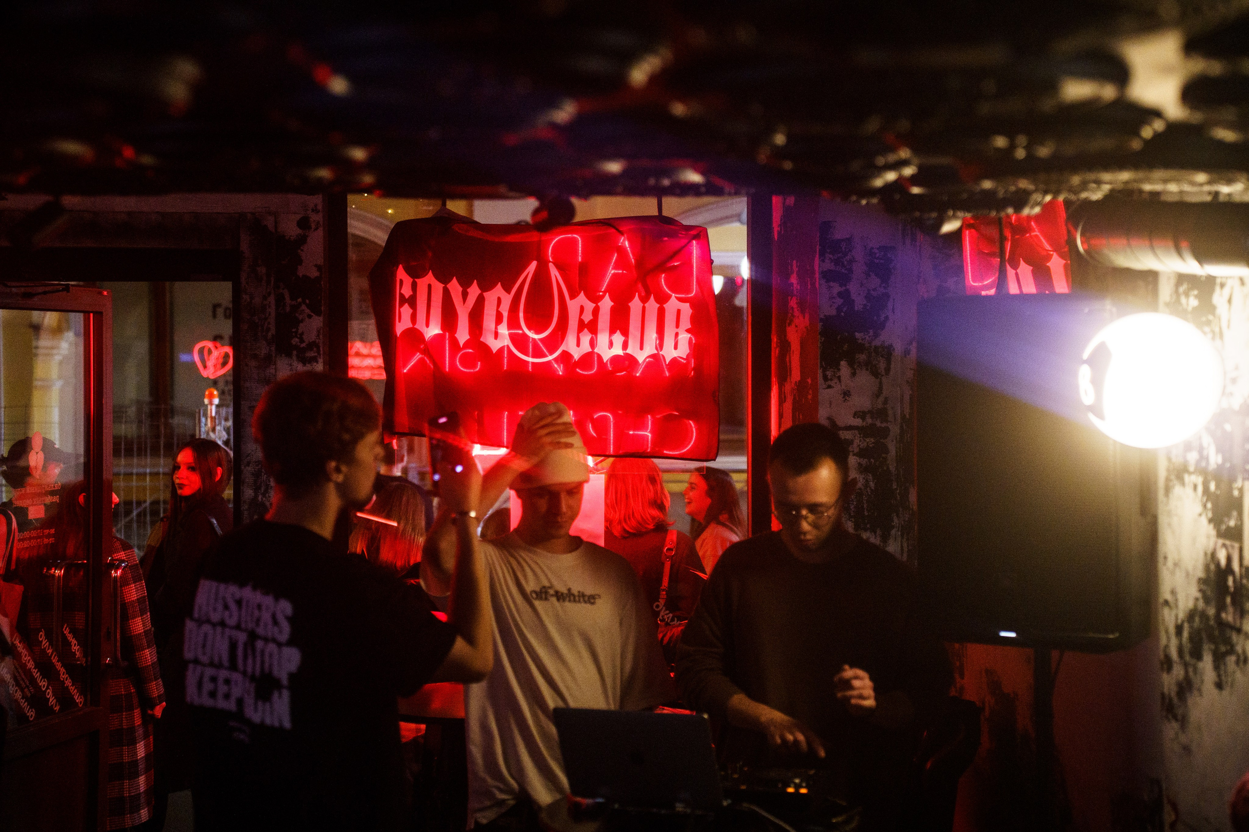 Из Сибири с любовью. Бар разбитых сердец. Концертный и репортажный фотограф в Санкт-Петербурге Слава Пахомов