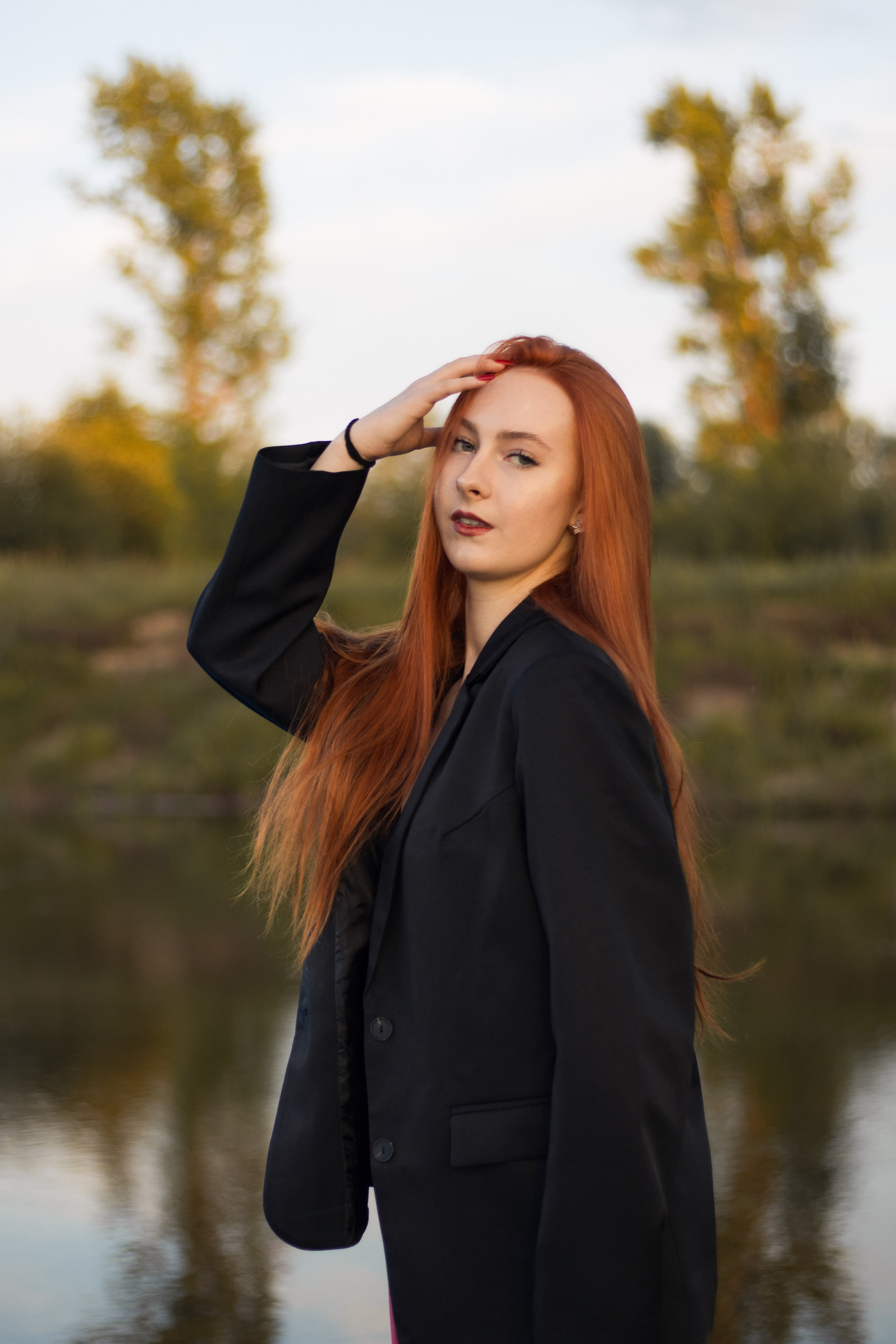 Красные колготки и чёрный пиджак. Индивидуальный фотограф. Саров, Нижний Новгород