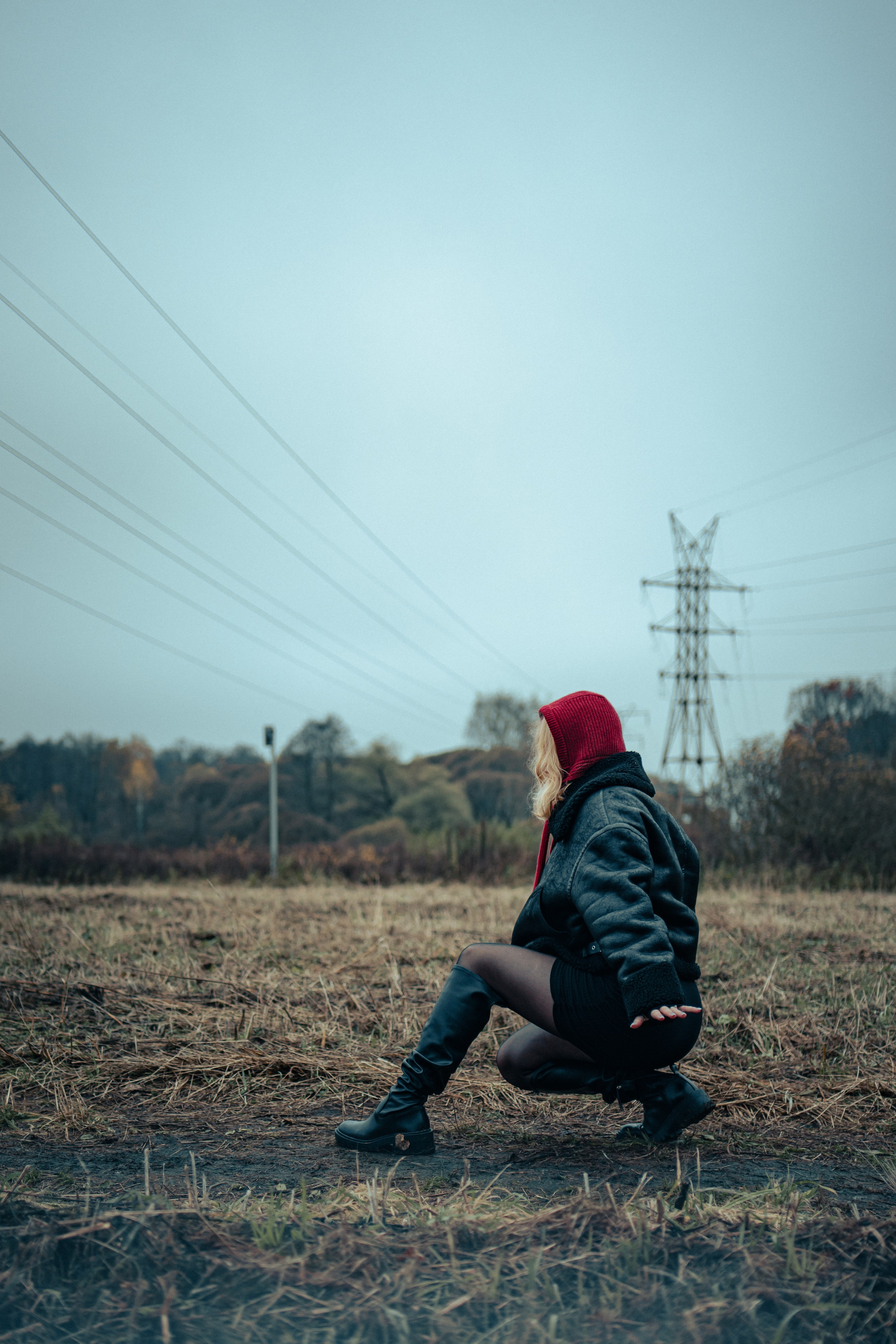 Катя в лесу