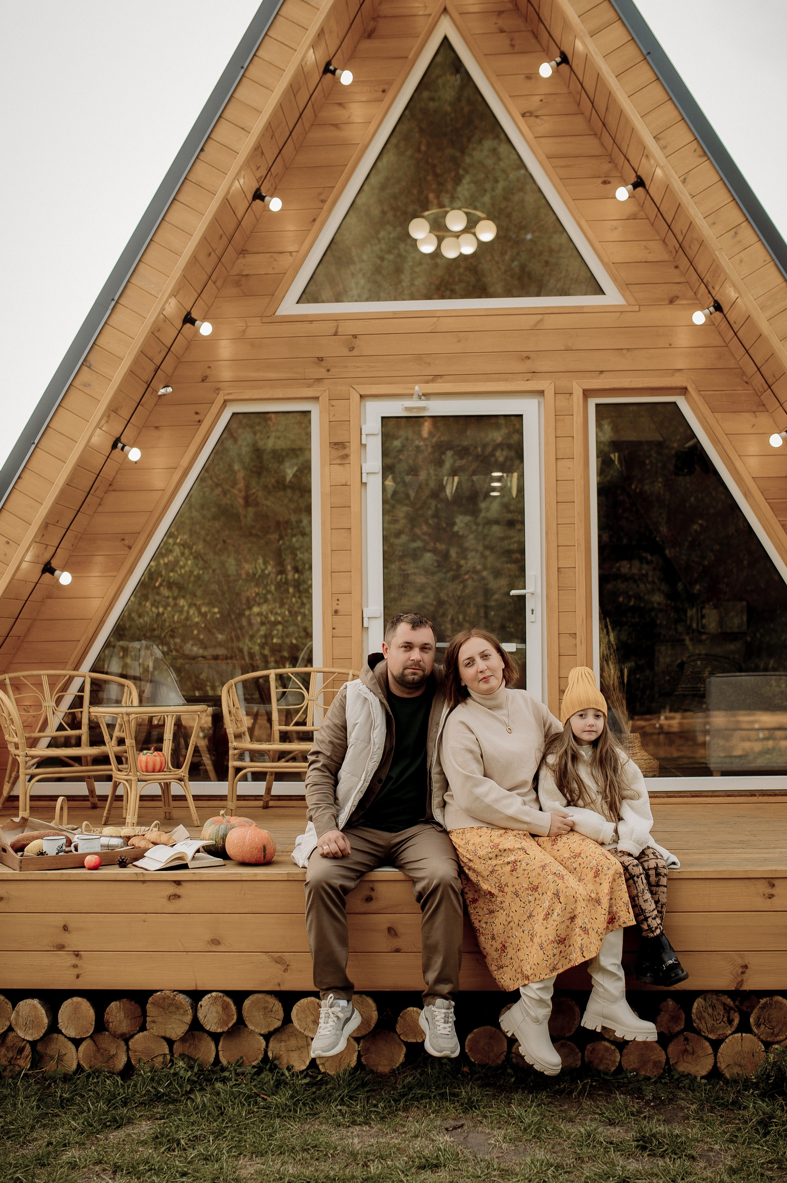 Катя, Дима, Настя и уютный домик. Фотограф Мария Стрелкова