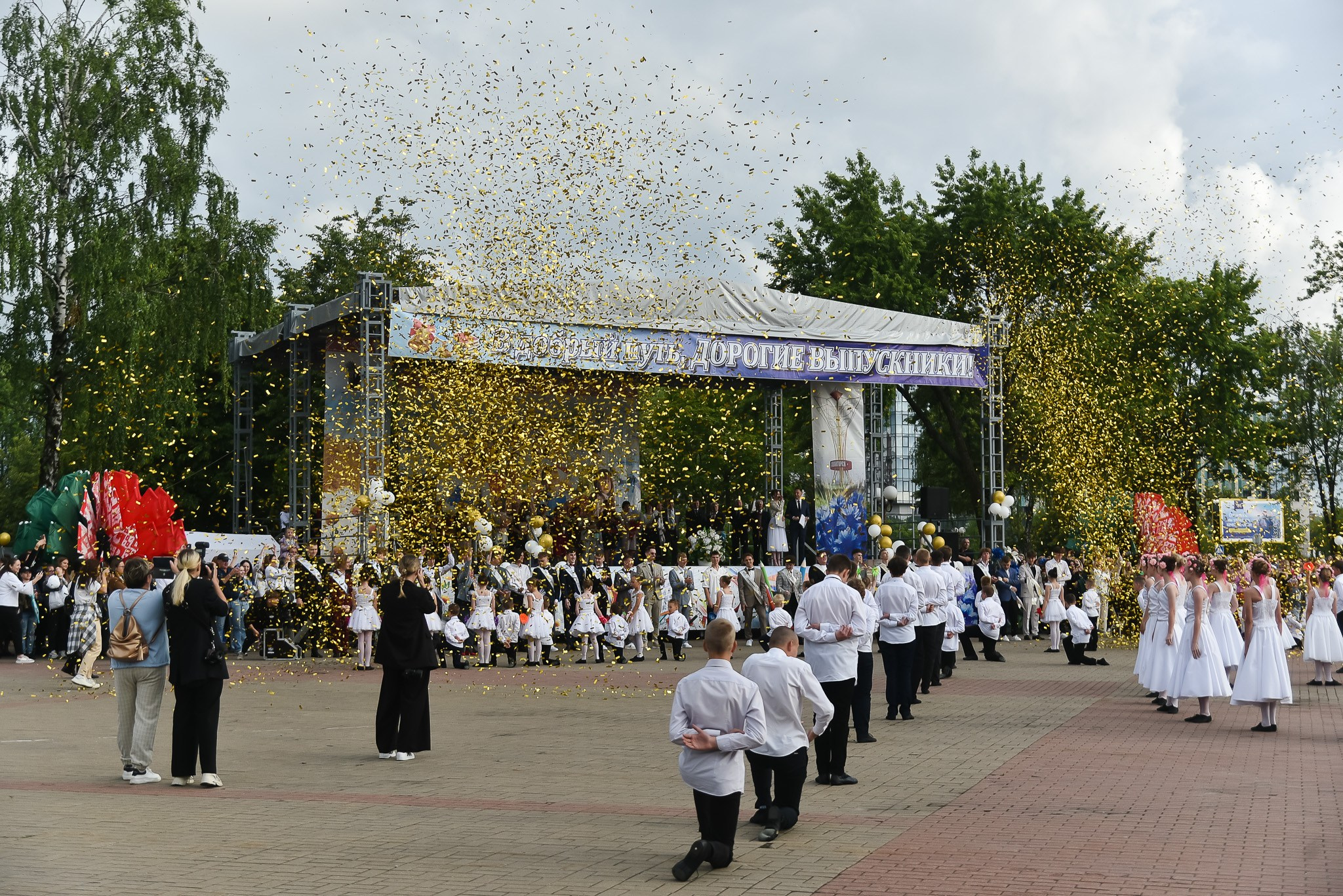 Выпускной 11 кл (до банкета). Фотограф Олег Юршевич Солигорск Минск