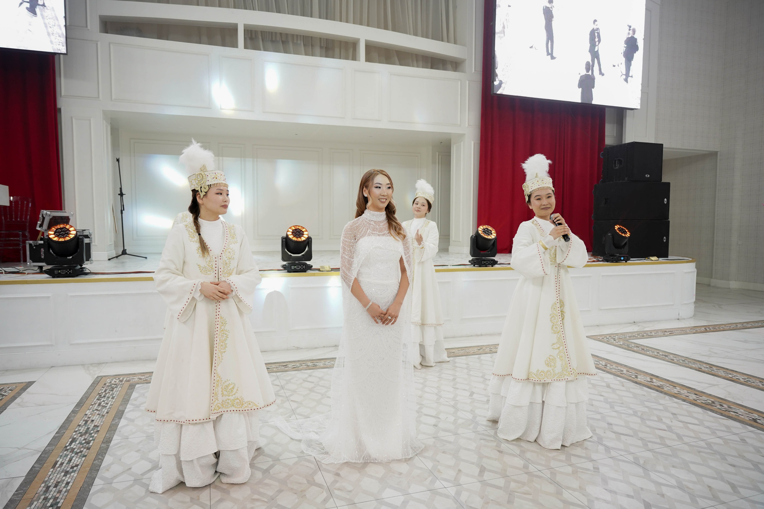 Dana uzatu. Фотограф Ернар Ержанов