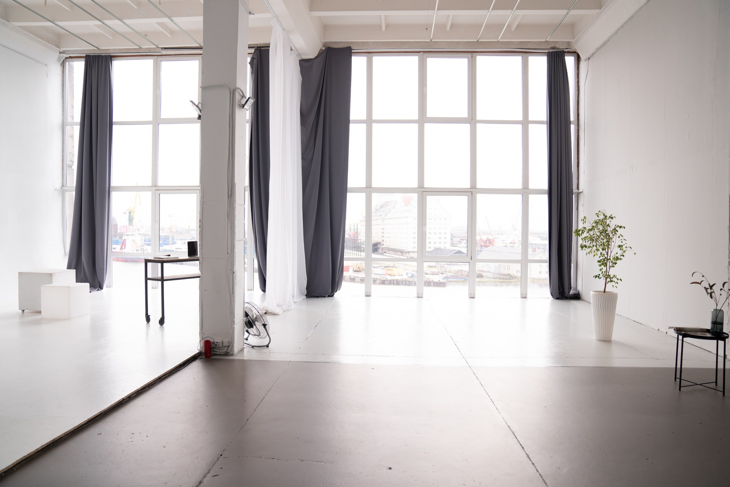 Зал «NUDE», фотостудия FAKTURA (Правая набережная 21) 2 500 руб./час. Фотограф Елена Медок Калининград