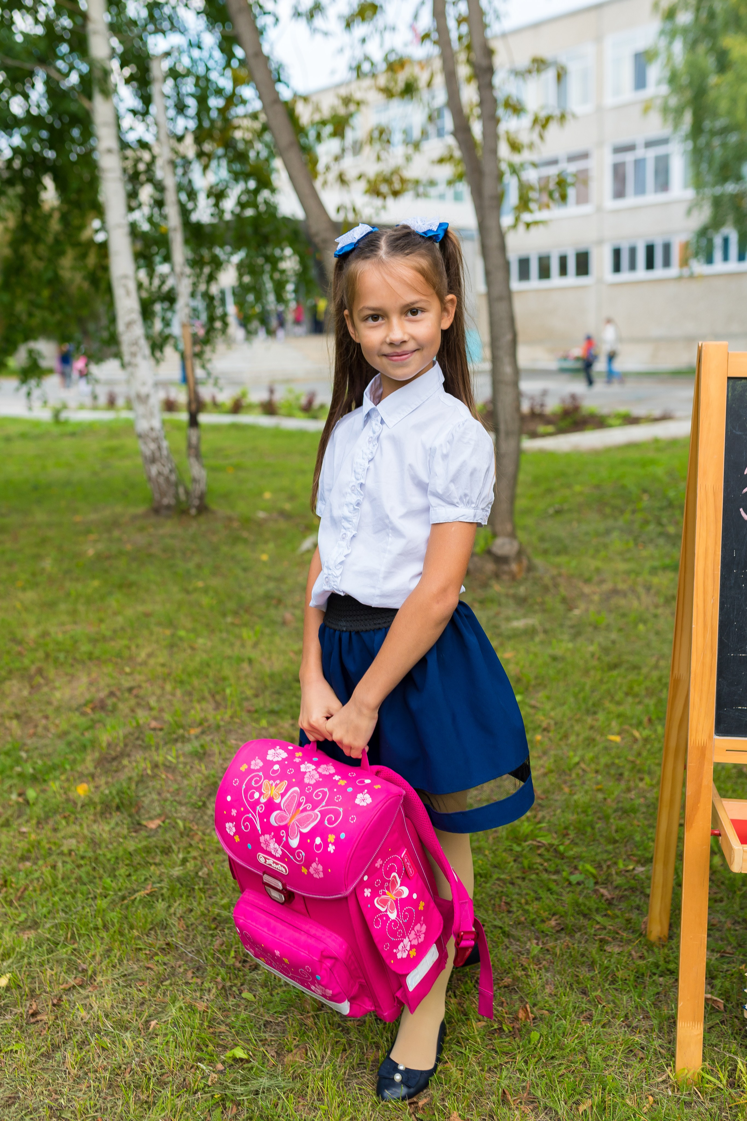 В школьном дворе, парке. Детский фотограф в Екатеринбурге и Берёзовском Евгений Кондаков