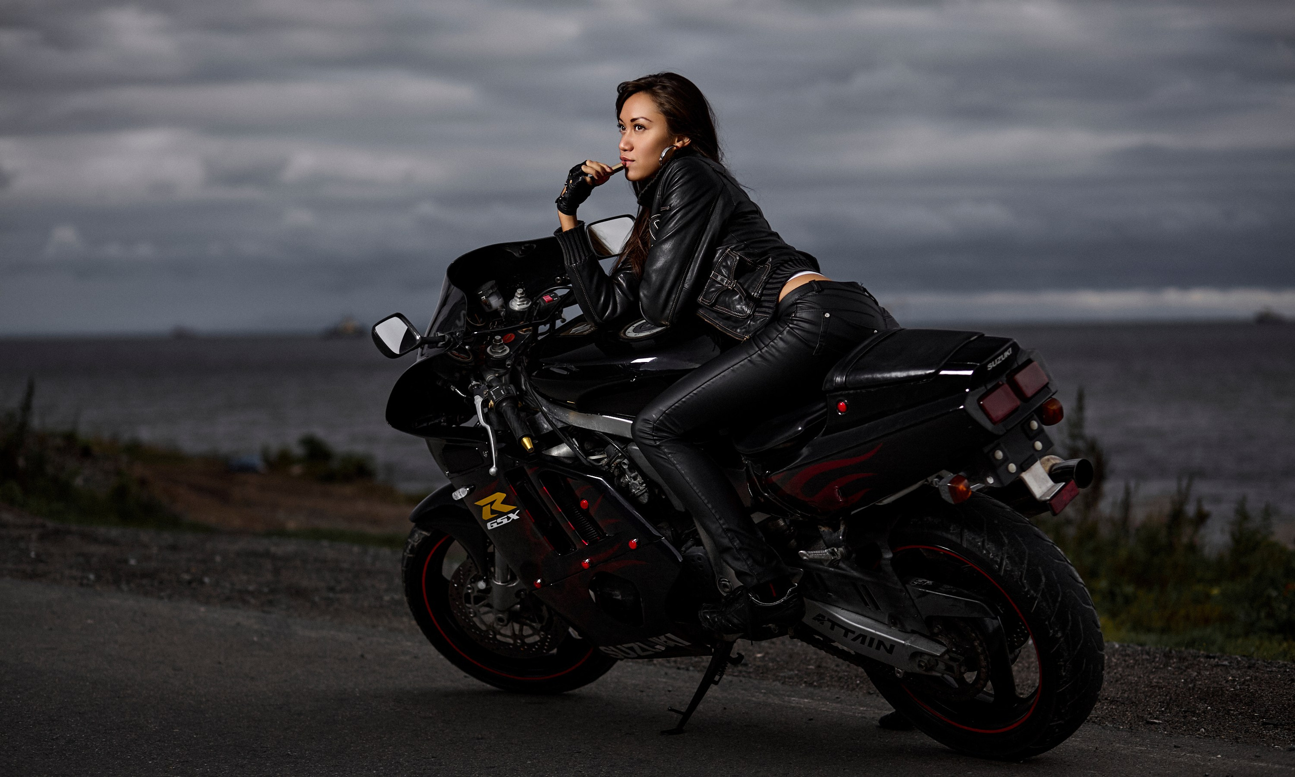 Парень, девушка, байк. Фотограф Андрей Серенков