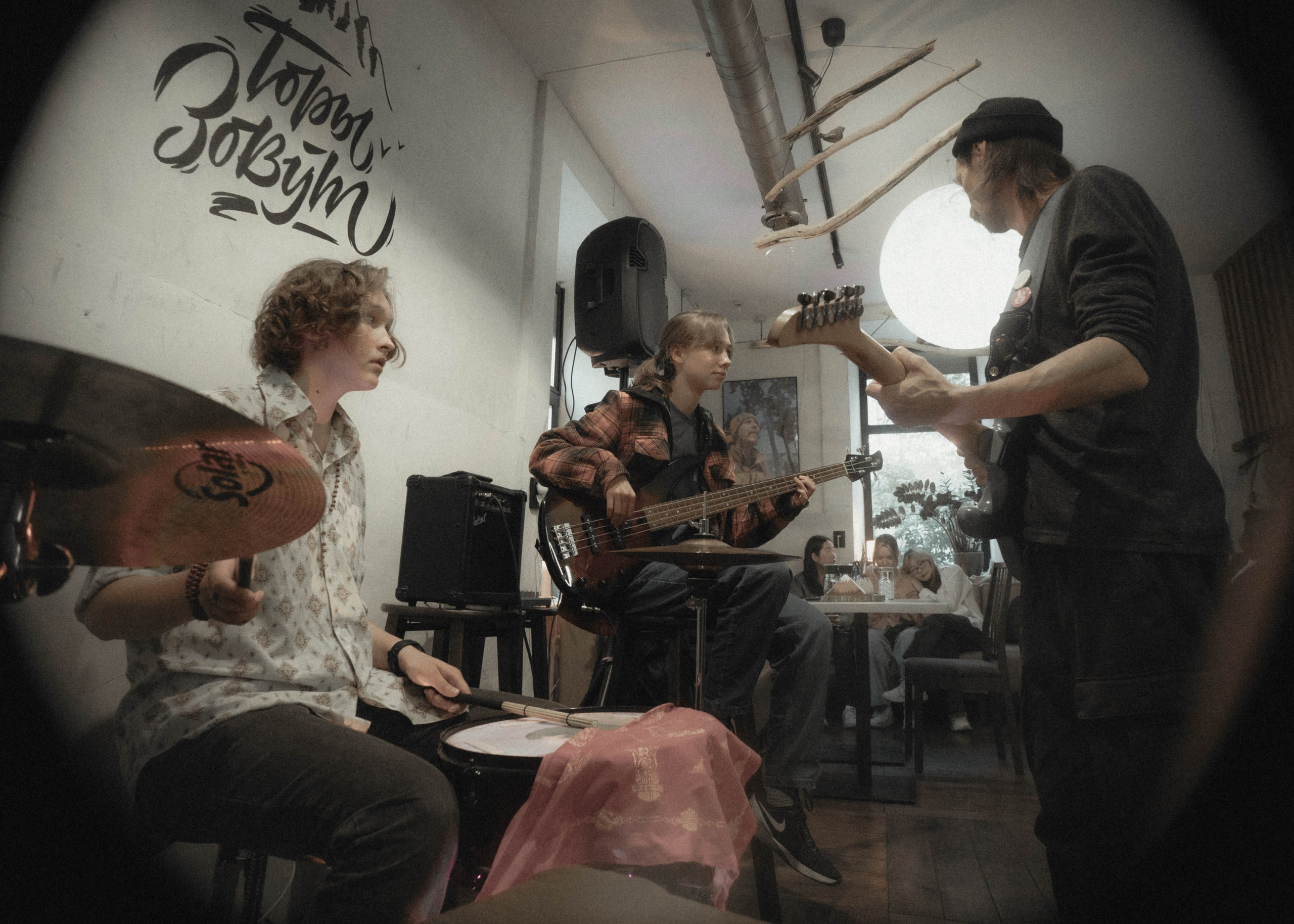 Концерт группы «Вещества». Кир Анисин. Режиссер & фотограф