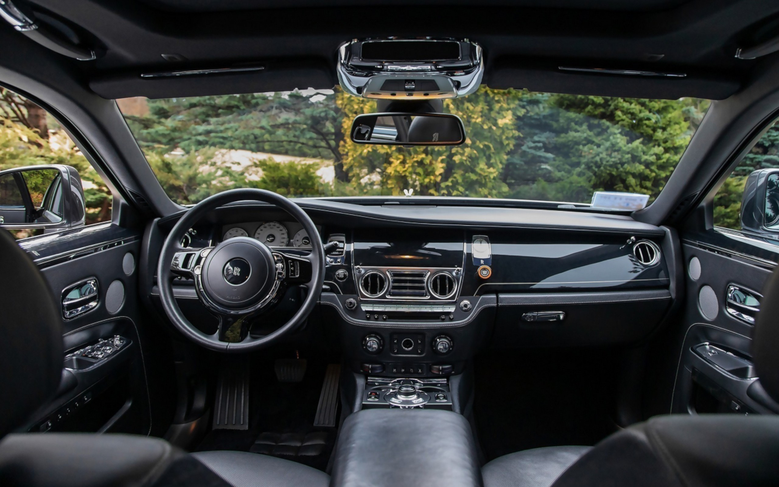 Автомобили. Видеосъемка и фотосъемка свадеб. Фотограф и оператор на свадьбу. Видеосъемка подкастов, собственная видео-фотостудии. Предметная фотосъемка