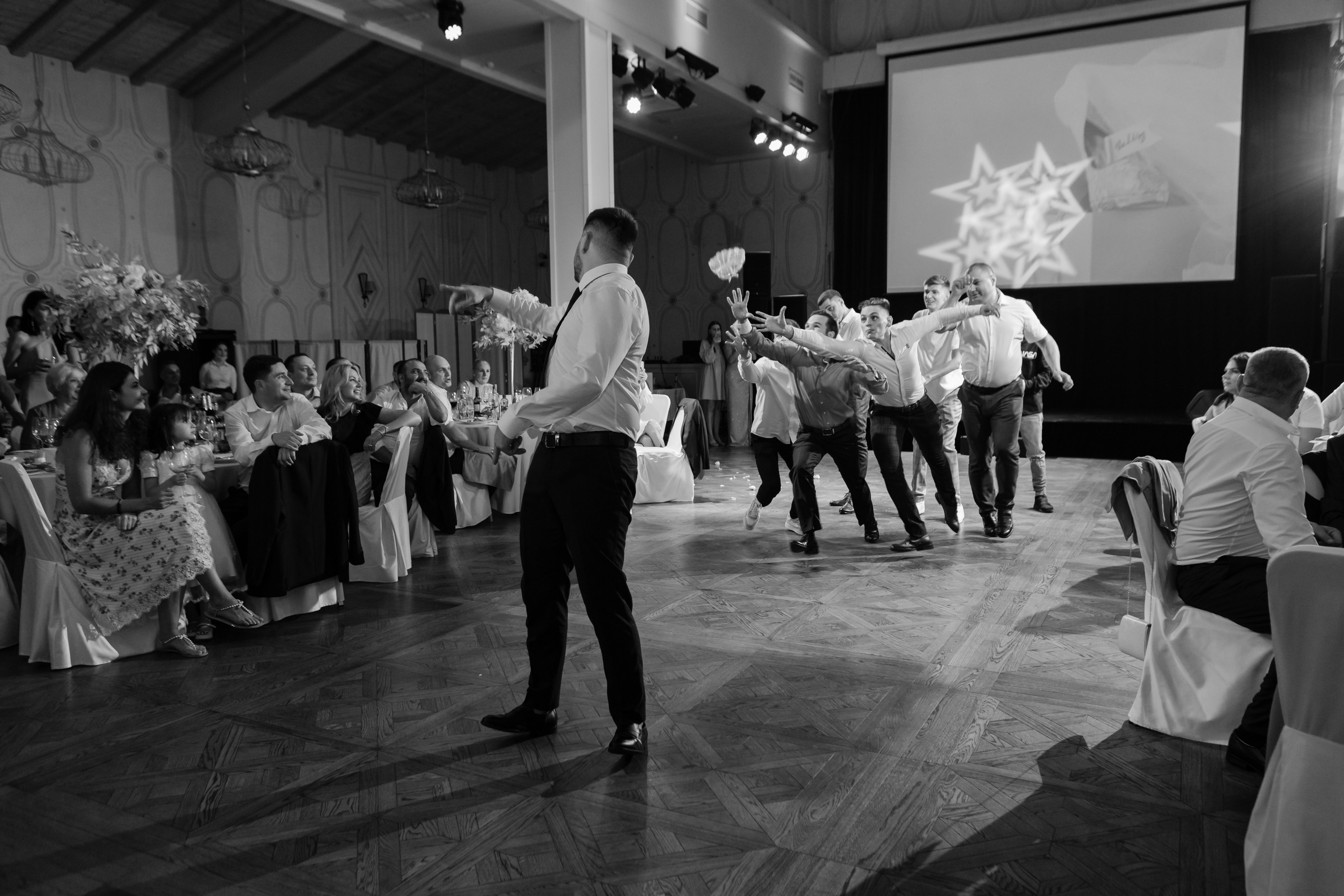 Юрий и Кристина. Видеосъемка и фотосъемка свадеб. Фотограф и оператор на свадьбу. Видеосъемка подкастов, собственная видео-фотостудии. Предметная фотосъемка