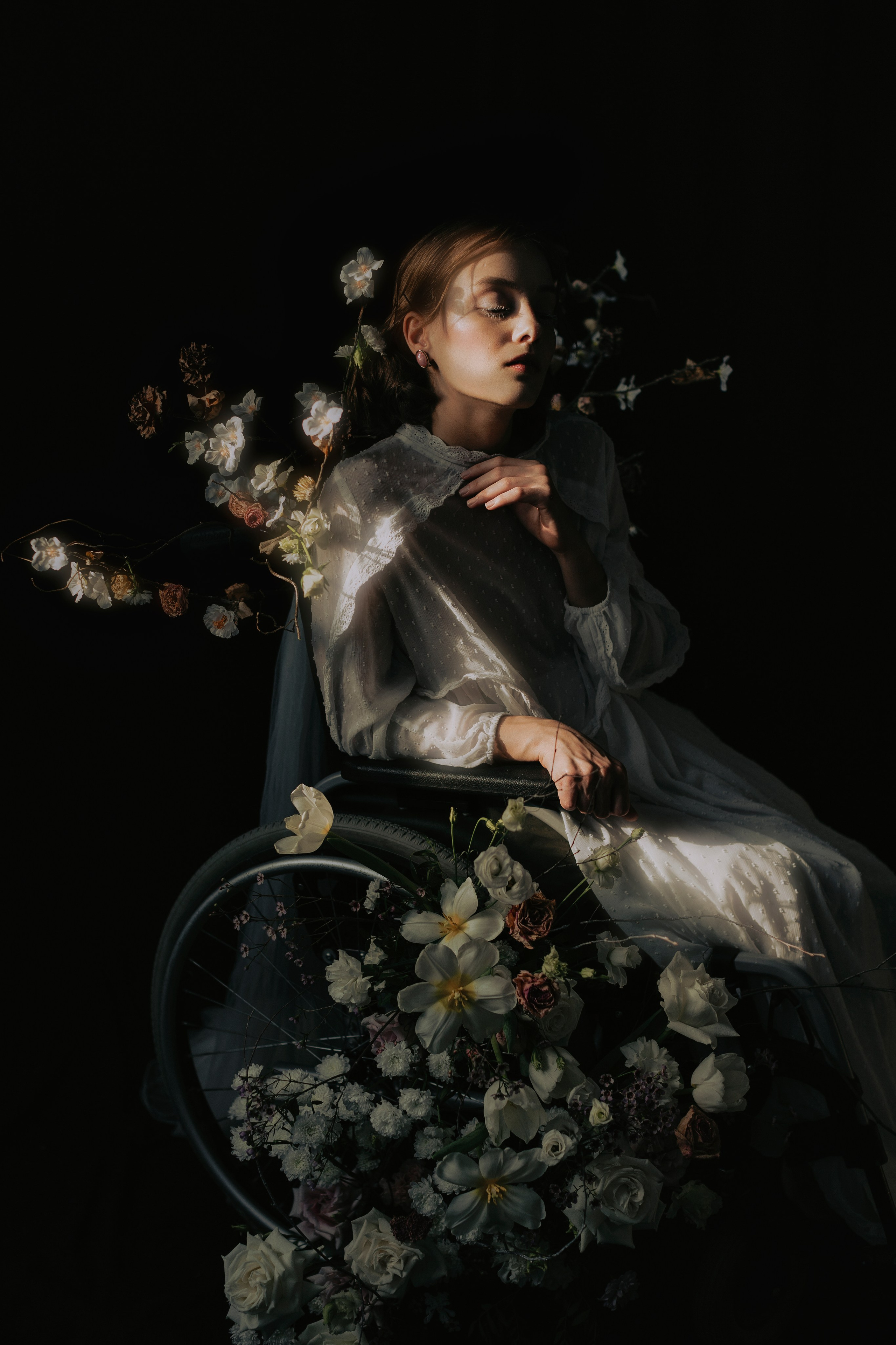 Цветение из темноты. Портретный фотограф Уфа Москва Санкт-Петербург Lulu Weightless