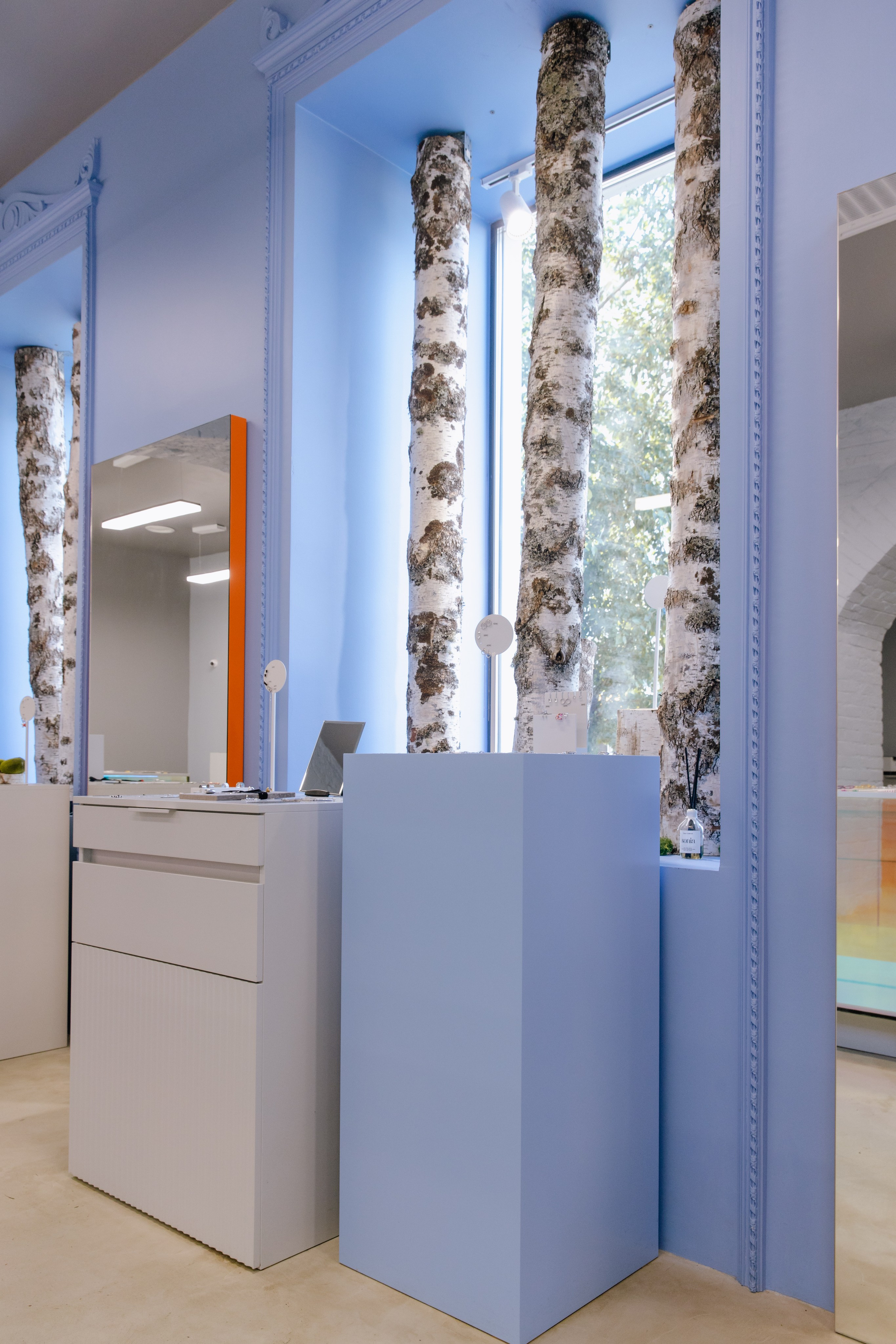 SBLESKOM ​Ювелирный салон Томск Ленина, 72. ГУДРУМ — Мебель на заказ в Томске | Кухни | Шкафы | Стулья и Столы