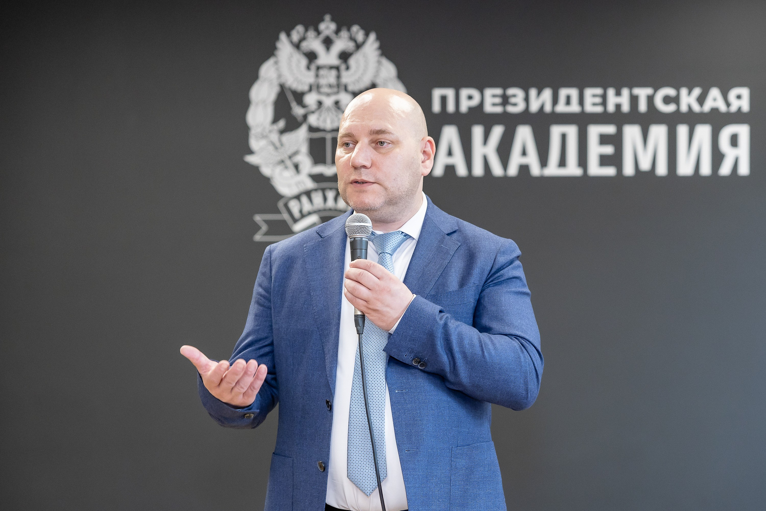 Вручение дипломов об окончании обучения в Президентской академии РАНХиГС. Фотограф Владимир Охрименко