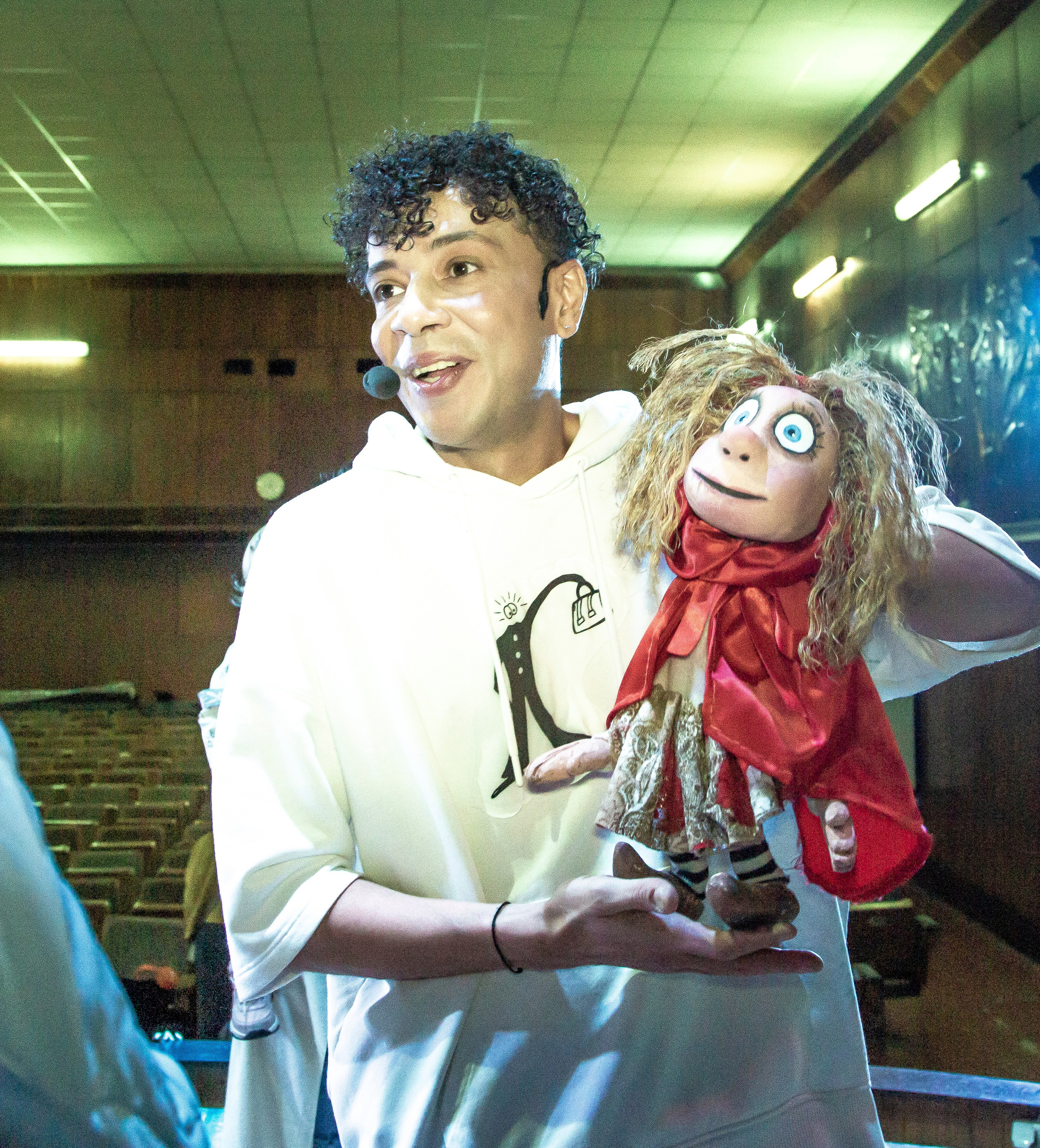 Спектакль театра Саквояж О Красной шапочке. Фотограф в Сочи Юрий Шептаев