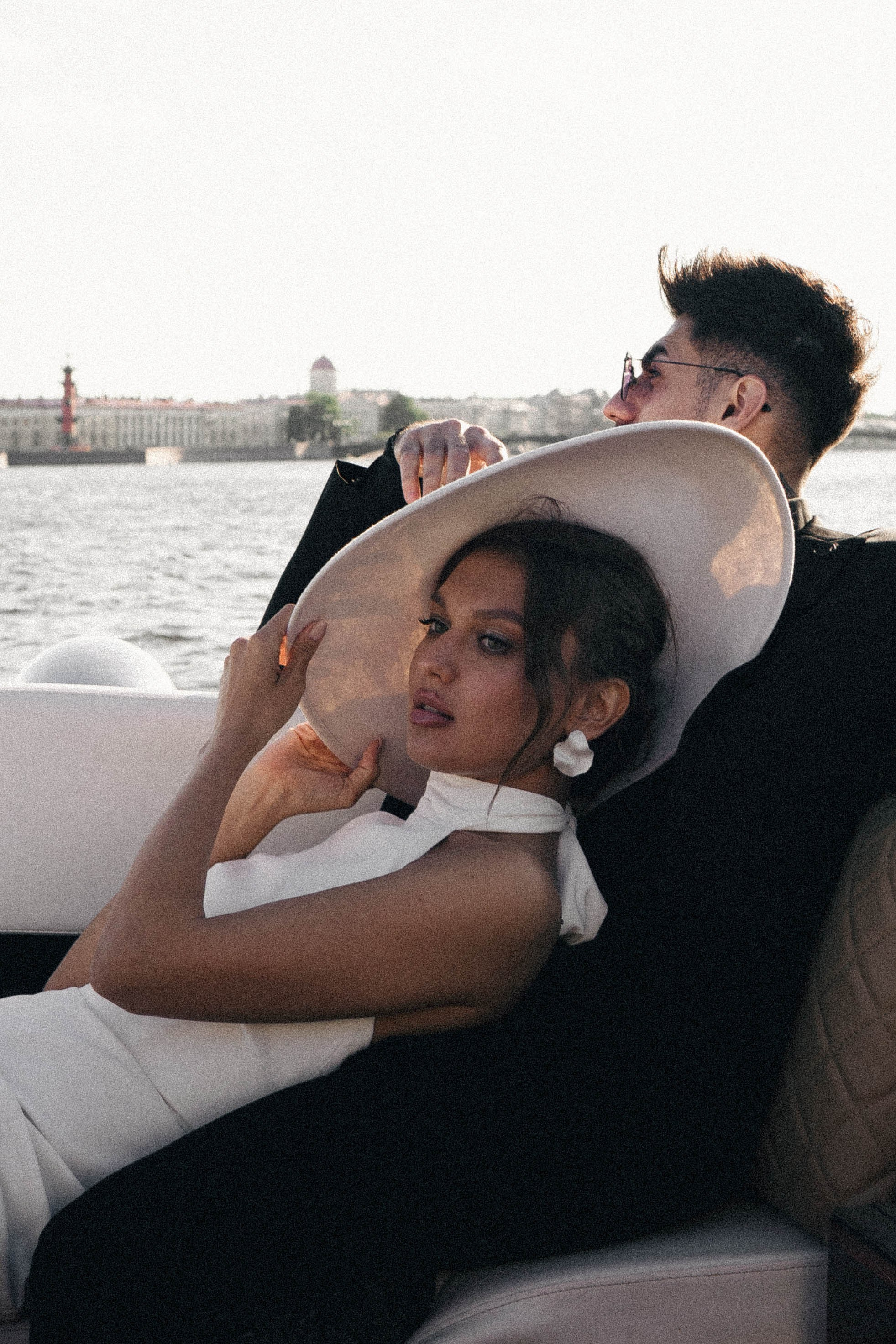 СВАДЕНБНАЯ СЬЕМКА НА КАТЕРЕ ПО КАНАЛАМ САНКТ-ПЕТЕРБУРГА И В АКВАТОРИИ НЕВЫ. Профессиональный фотограф, Санкт-Петербург — Виктория Богомолова