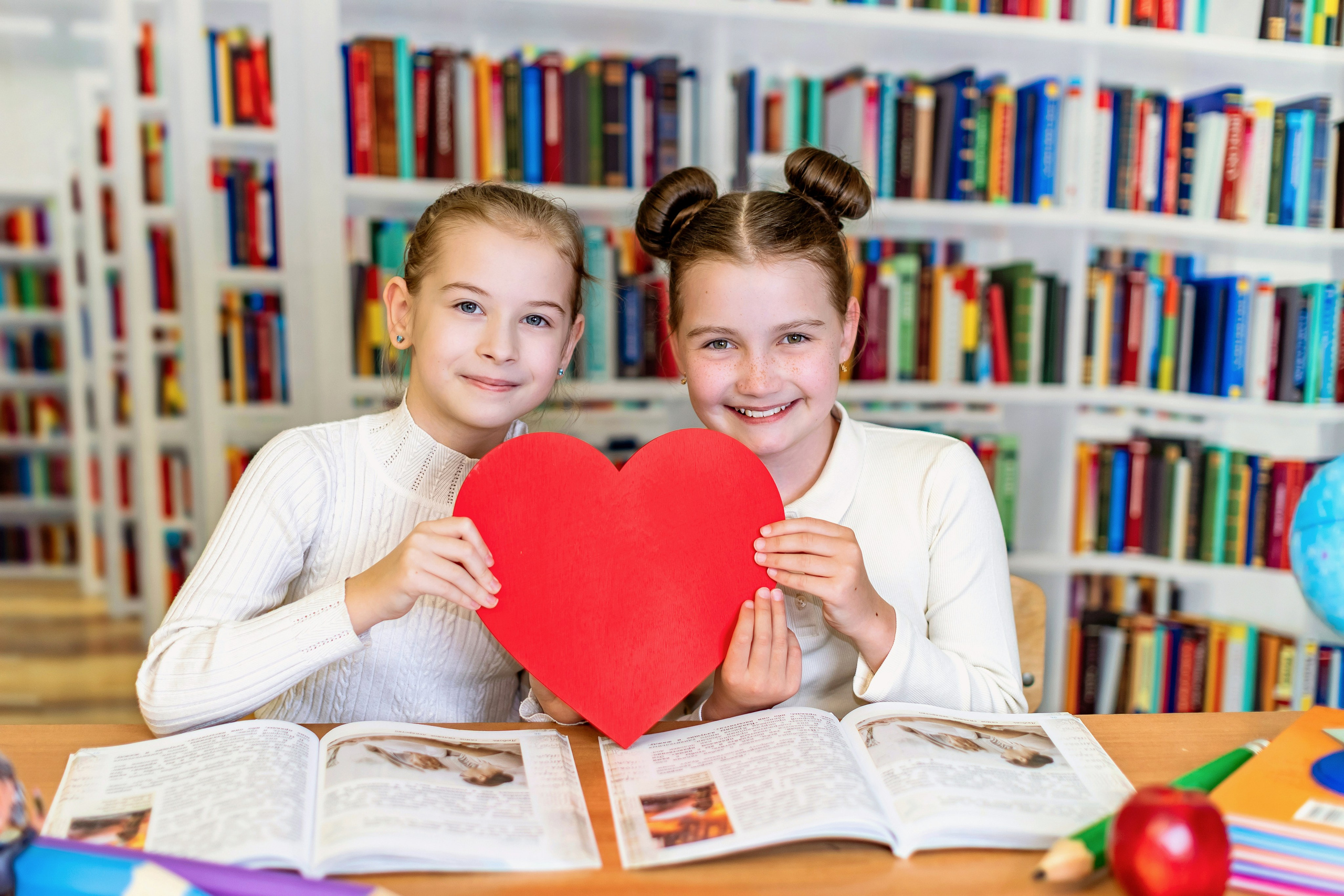 ГАЛЕРЕЯ фотографий для Начальной школы 1-4. Фотограф и видеограф Москва. Свадебный фотограф, видеограф. Выпускные альбомы. Оживающие альбомы