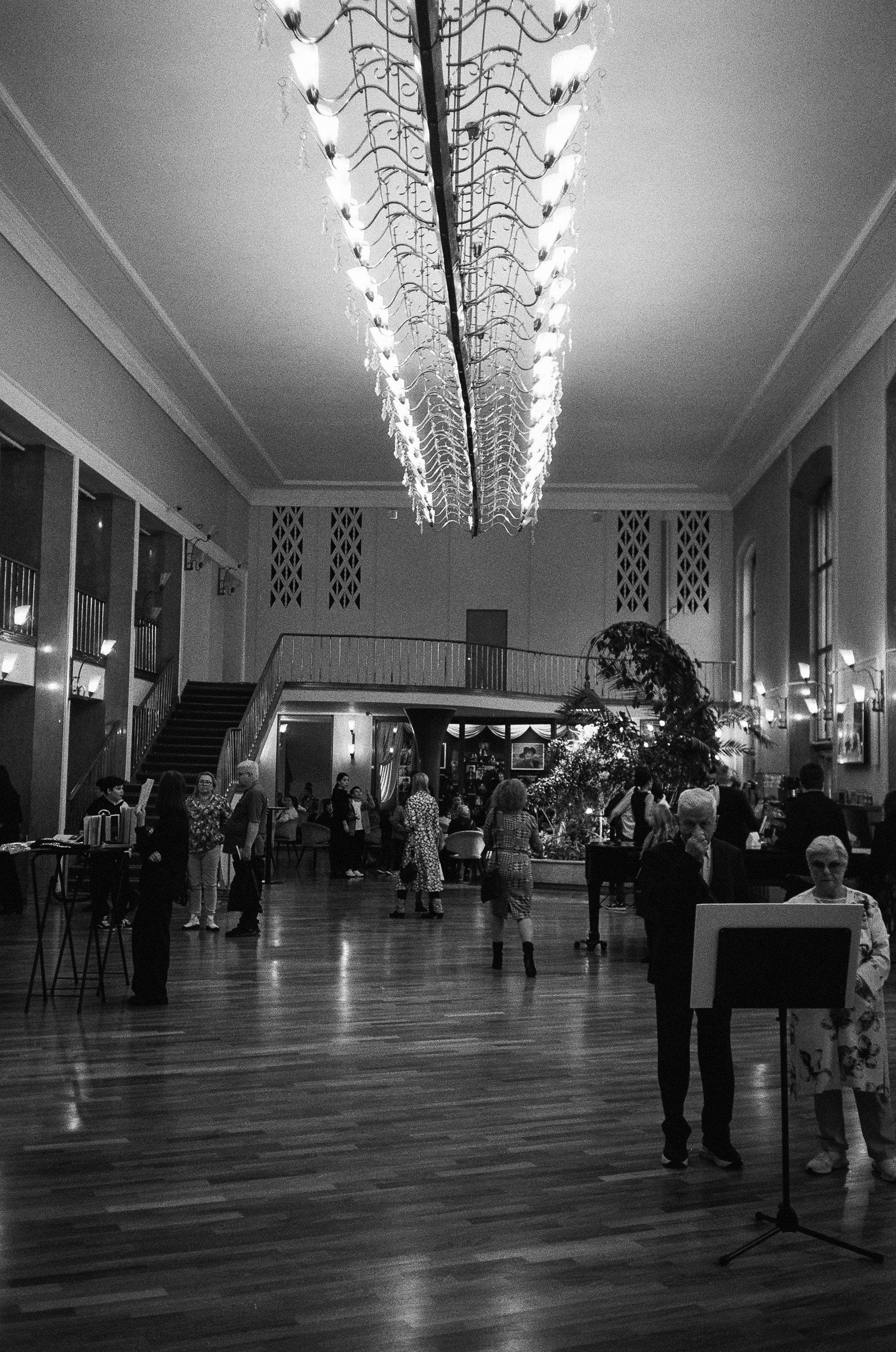 Chinon Auto 3001 / Ilford Pan 400 / Театр Моссовета, Театр Российской