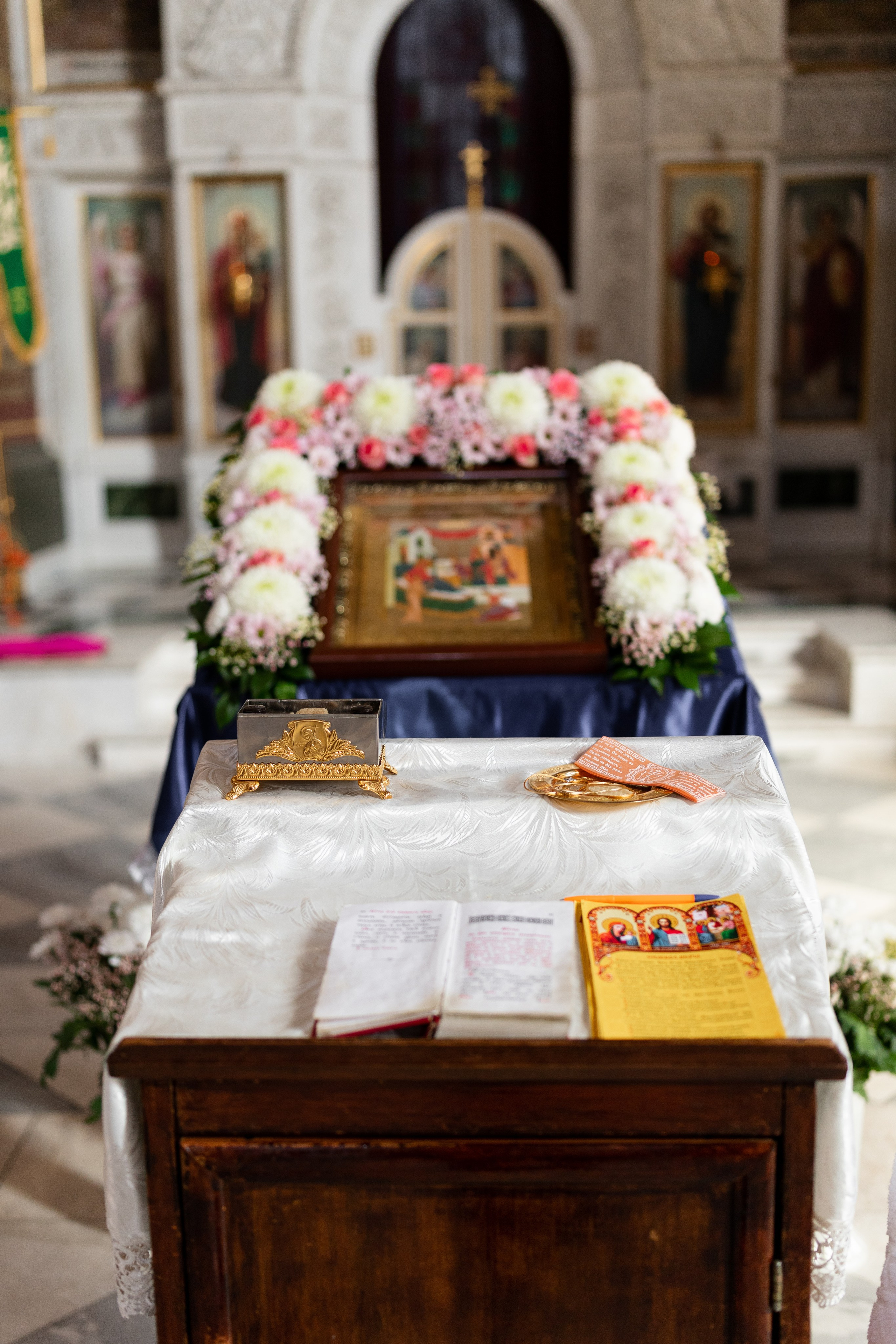 Крещение Миланы в Соборе Вознесения Господня Новочеркасск. Анастасия Безуглова- свадебный фотограф в Таганроге