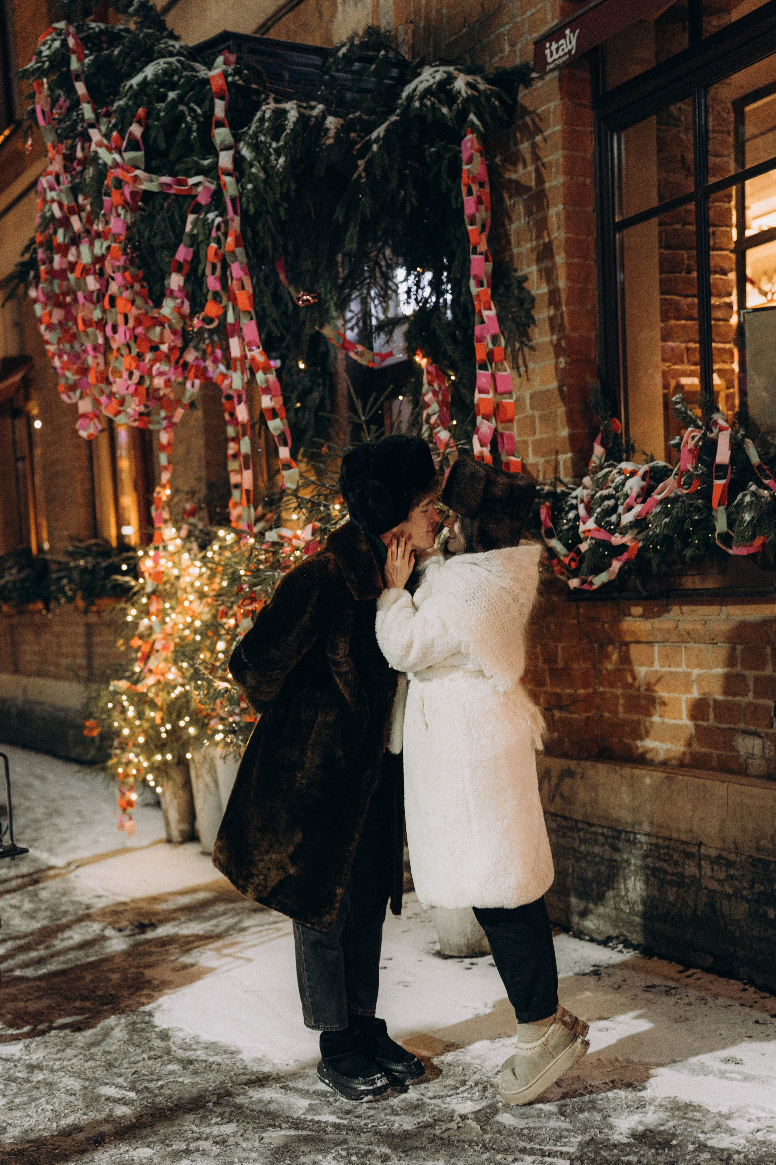 НОВОГОДНЯЯ ПРОГУЛКА ПАРЫ ПО ЧЕРНЫШЕВСКОЙ ПЕРЕД НОВЫМ ГОДОМ. Профессиональный фотограф, Санкт-Петербург — Виктория Богомолова