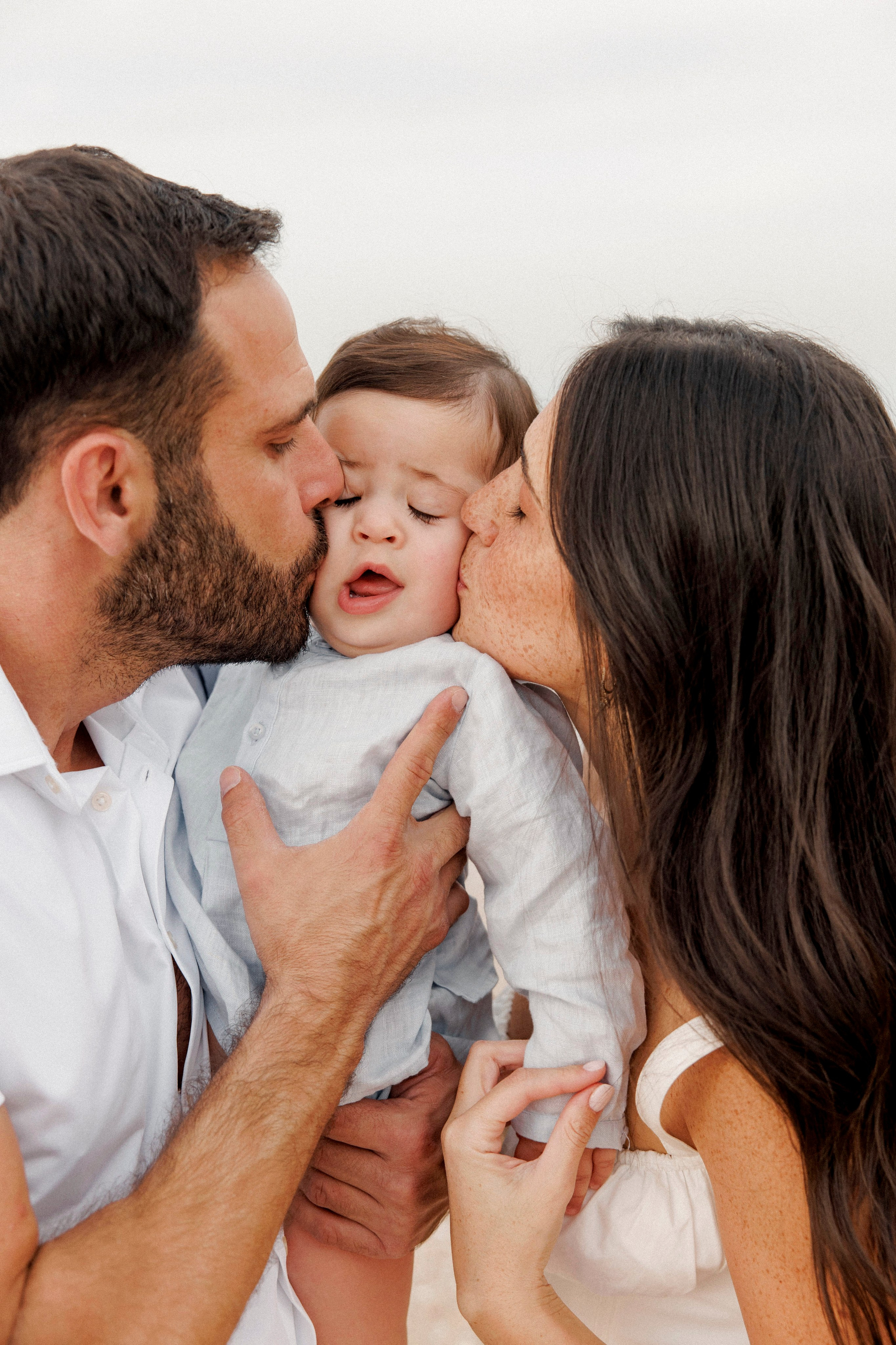 First year family photos near the sea. Главная