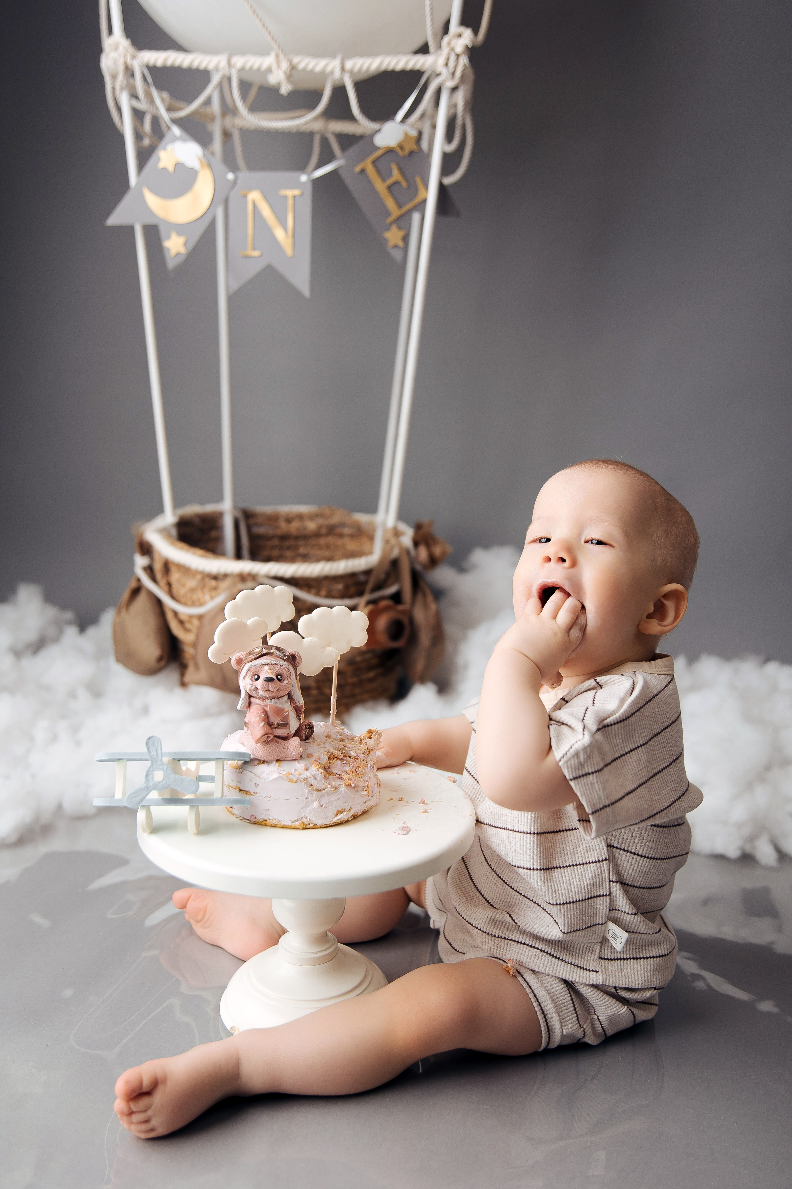 Праздничное оформление. Детский фотограф новорожденных Москва. годики под ключ. своя студия