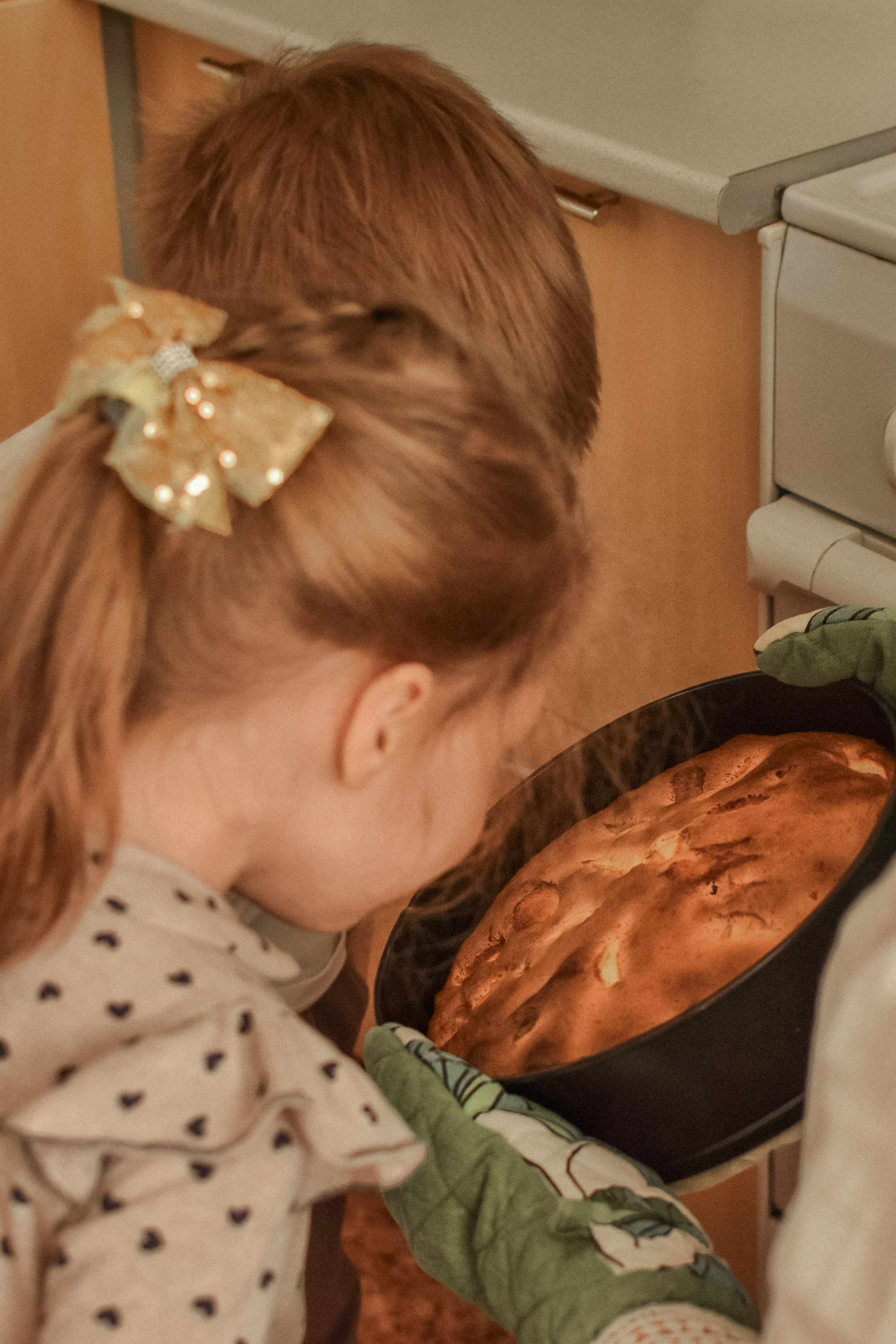 Шарлотка по-семейному: рецепты, улыбки и любовь. Фотограф Мария Бесштанькина