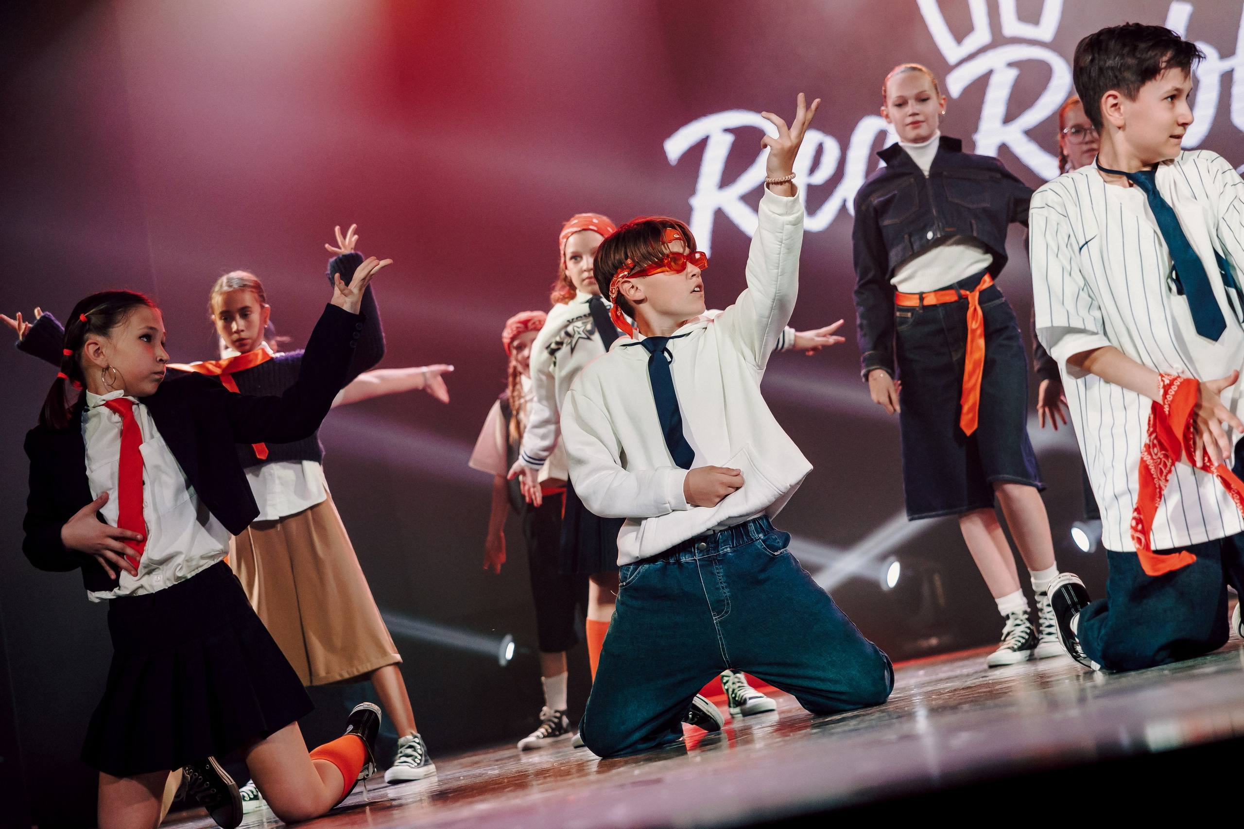 Отчётный концерт танцевальной школы «Red Rabbits» 2025. Лёшка Варзегов — фотограф