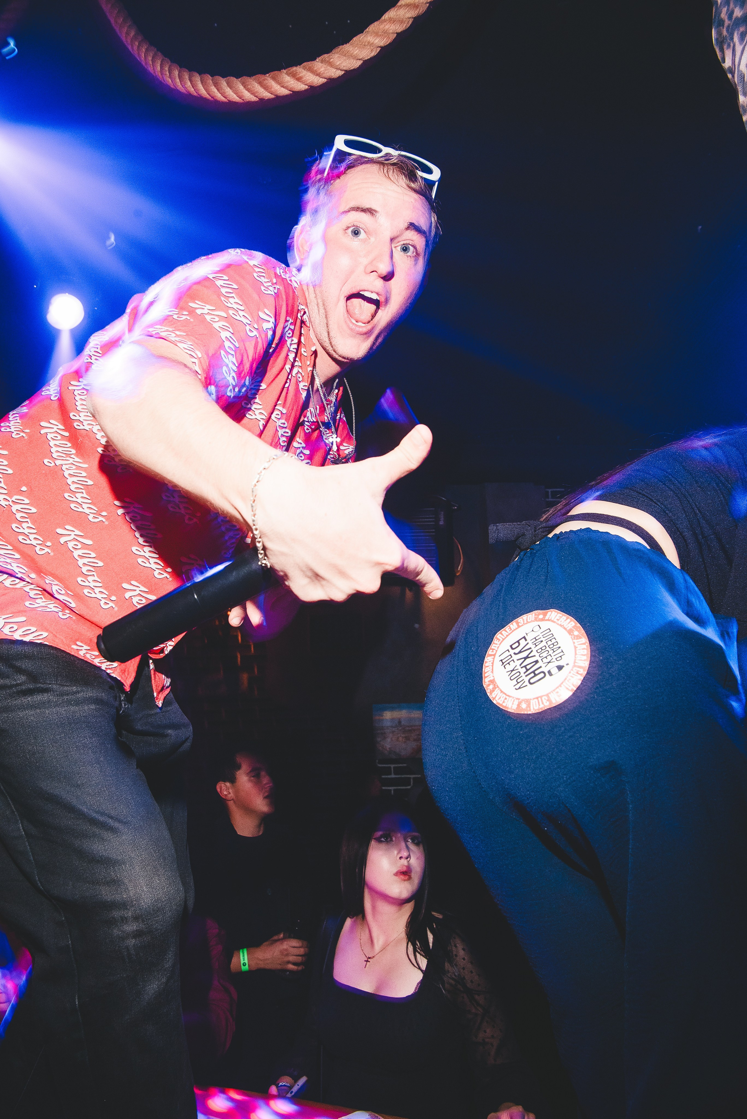 Фотоотчёты о вечеринках для НеБар Волгоград. Или стиль «пьяный фотограф». Фотограф в Волгограде и Волжском Александр Горбань