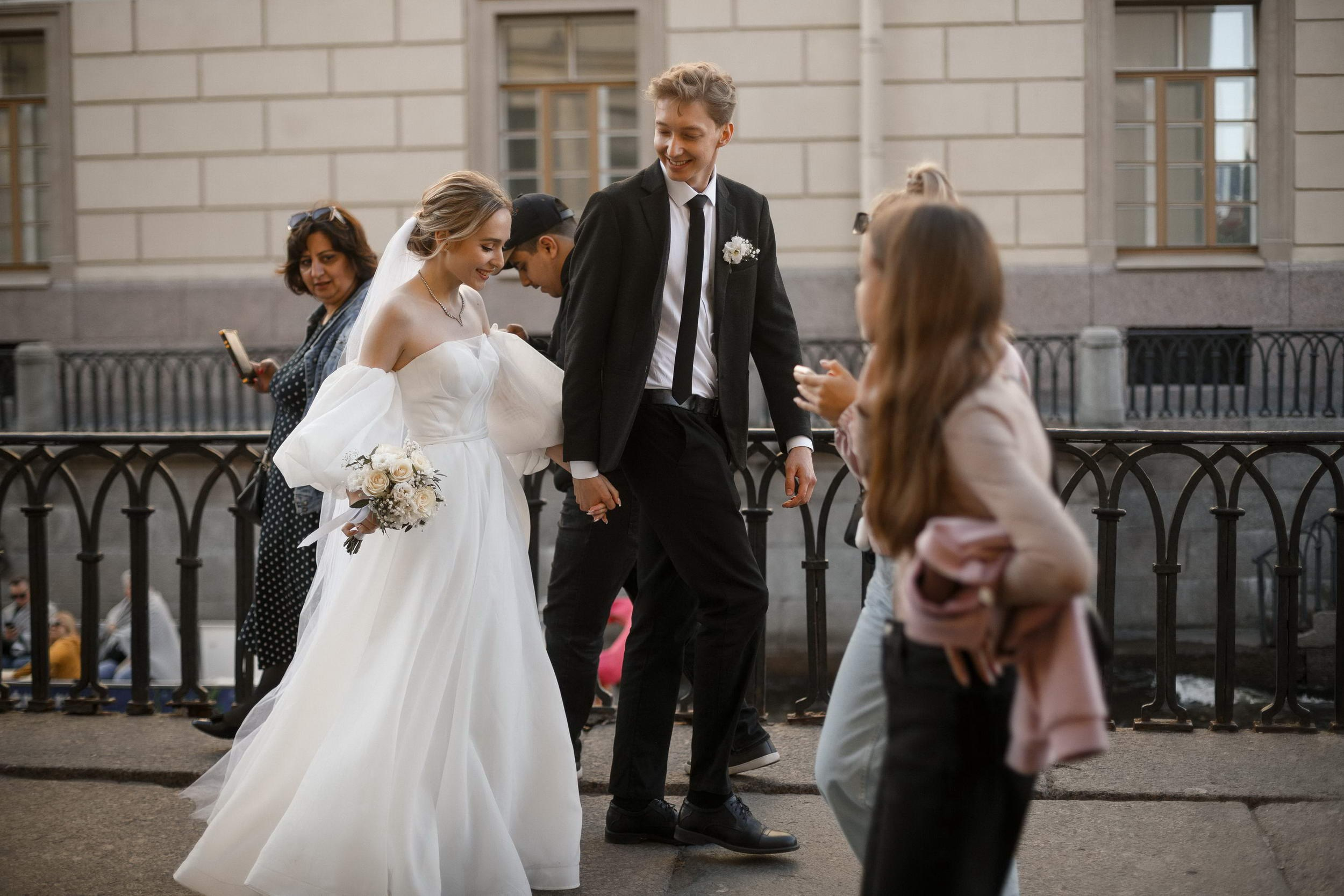 Красивая пара молодожёнов. Свадебный фотограф Игорь Брундасов 8PHOTO на свадьбу венчание загс СПб